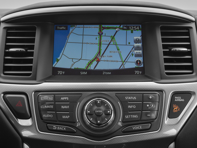 2018 Nissan Pathfinder SL photo 3