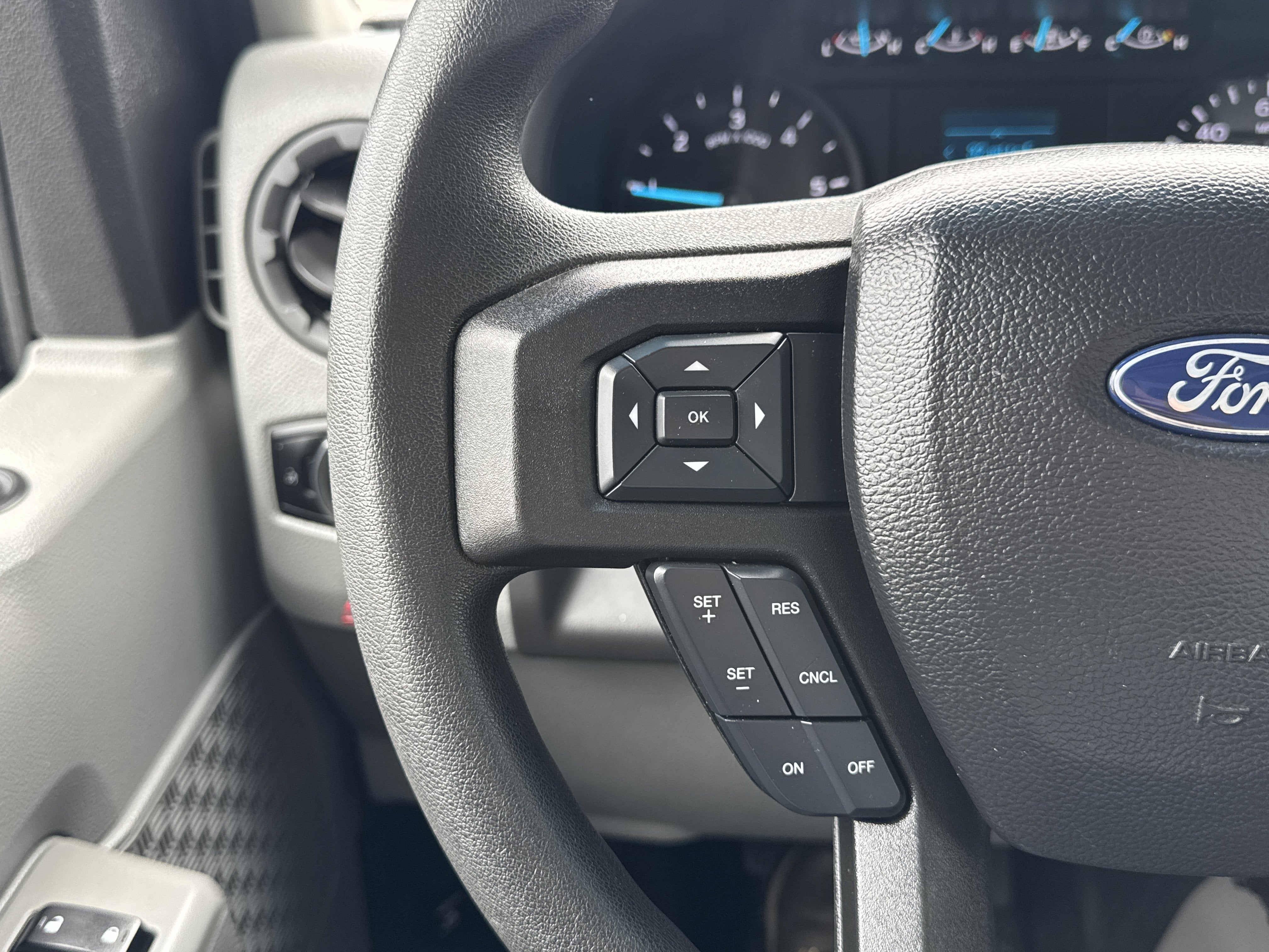 2024 Ford E-Series Cutaway Base