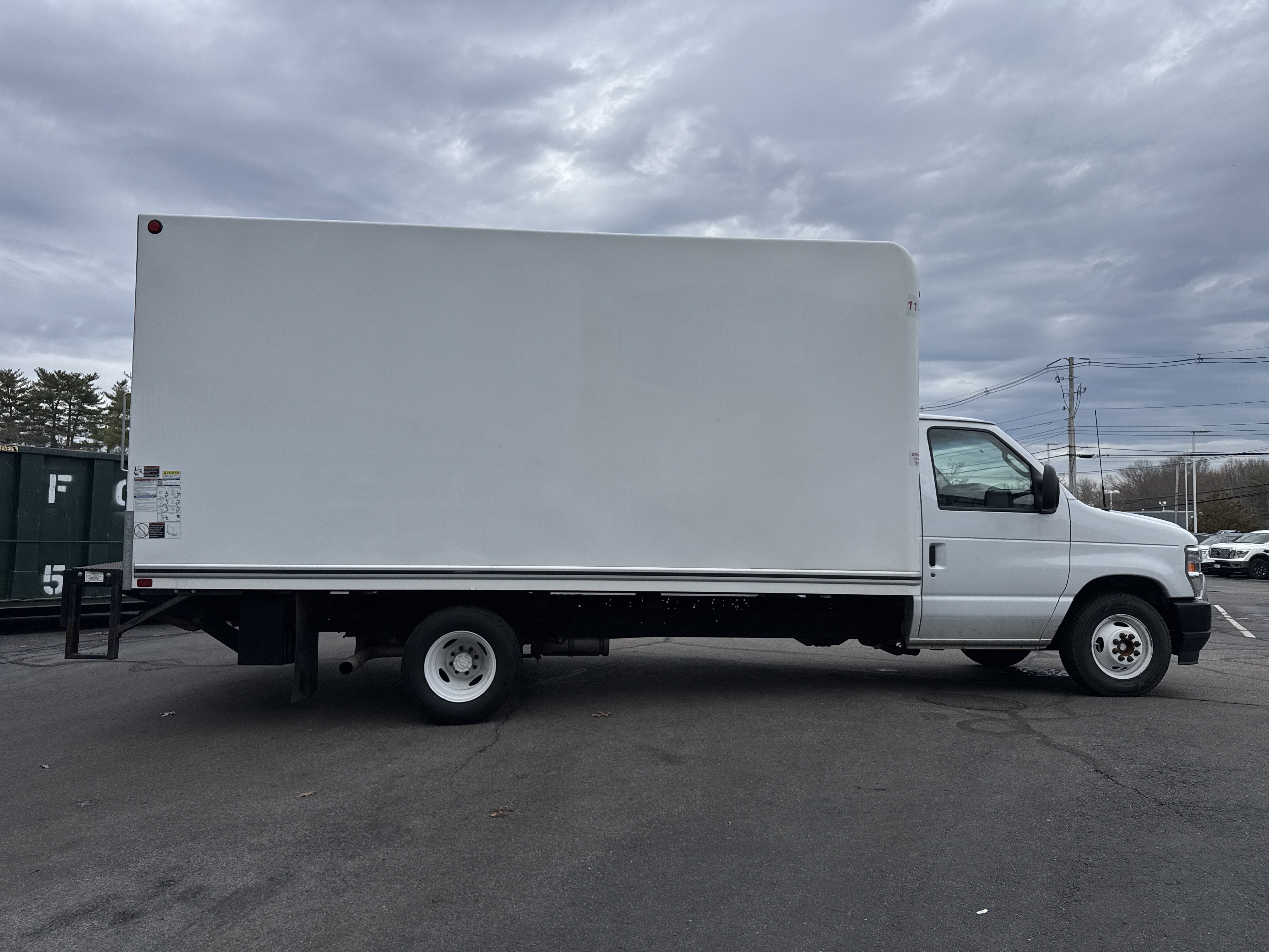 2024 Ford E-Series Cutaway Base