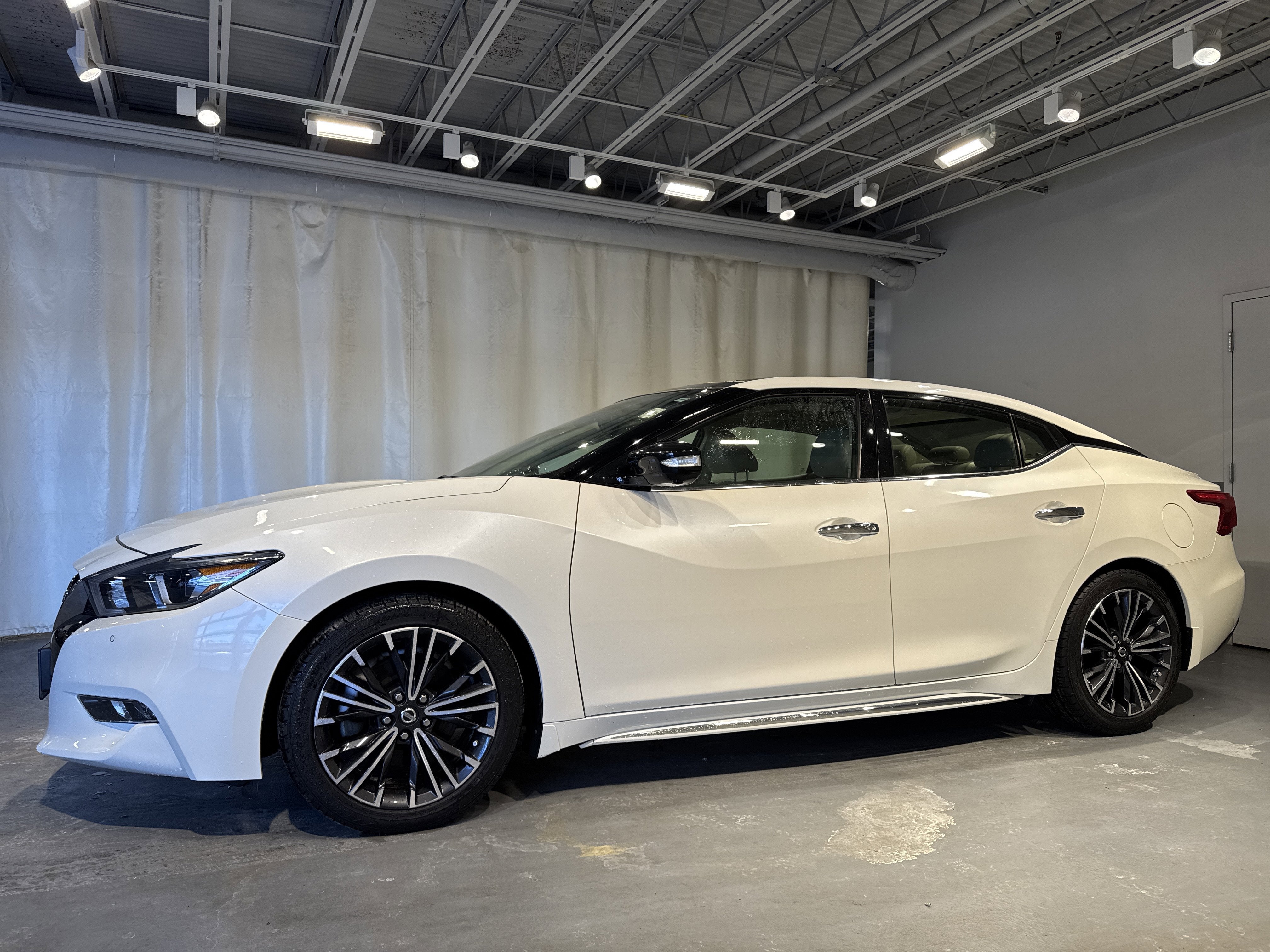 2017 Nissan Maxima Platinum W/Medallion Package