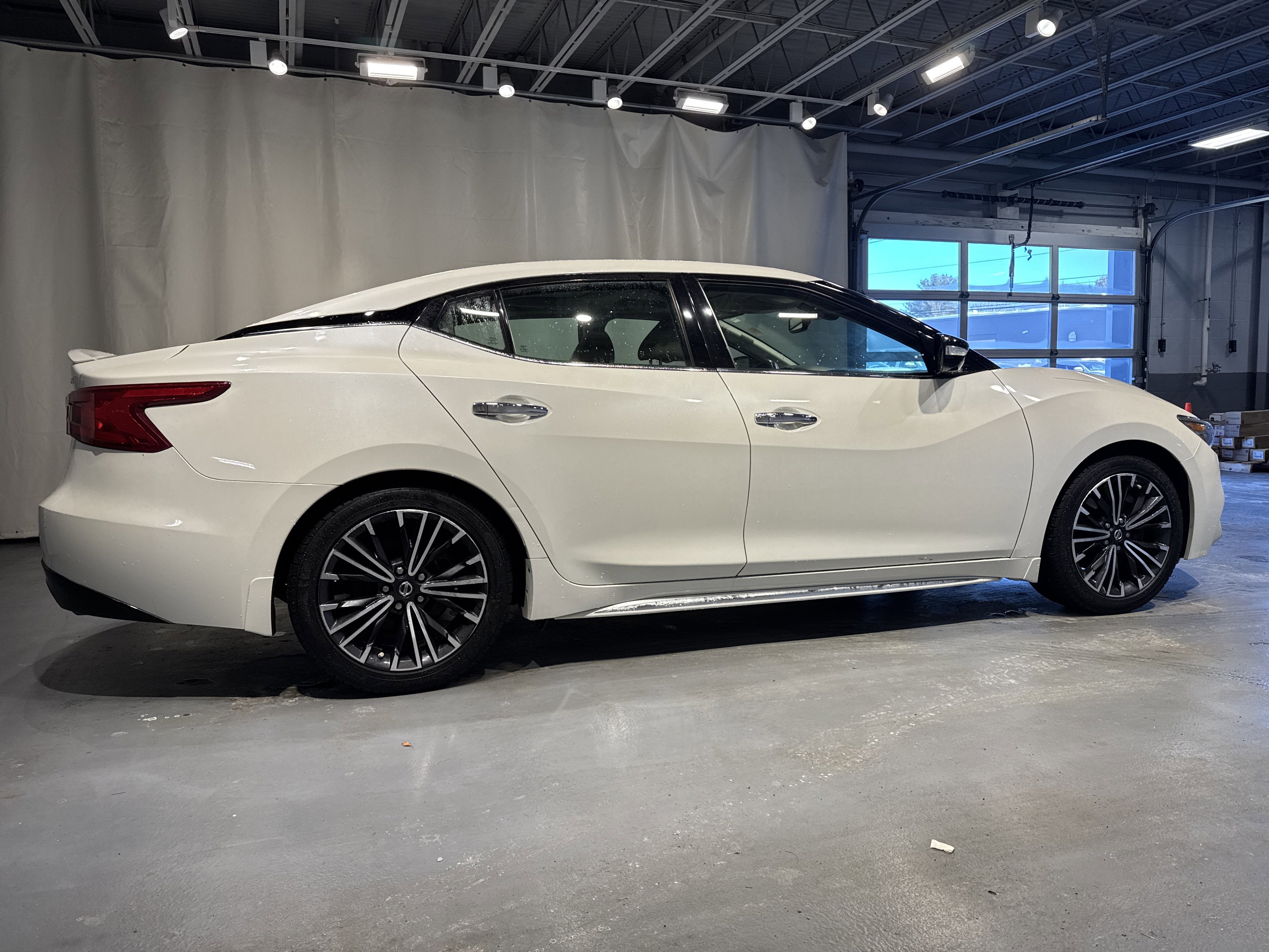 2017 Nissan Maxima Platinum W/Medallion Package