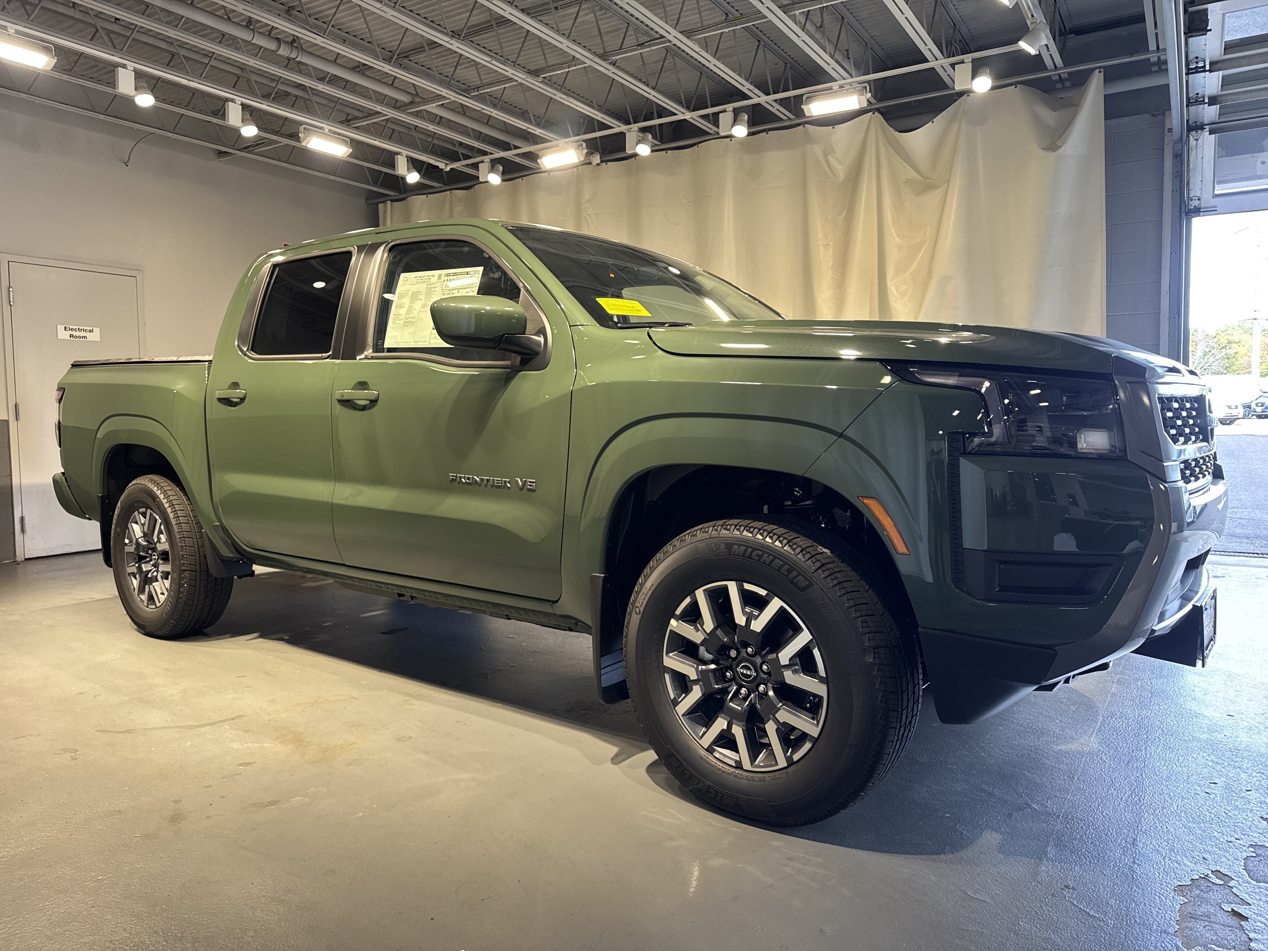 2027 Nissan Frontier SV