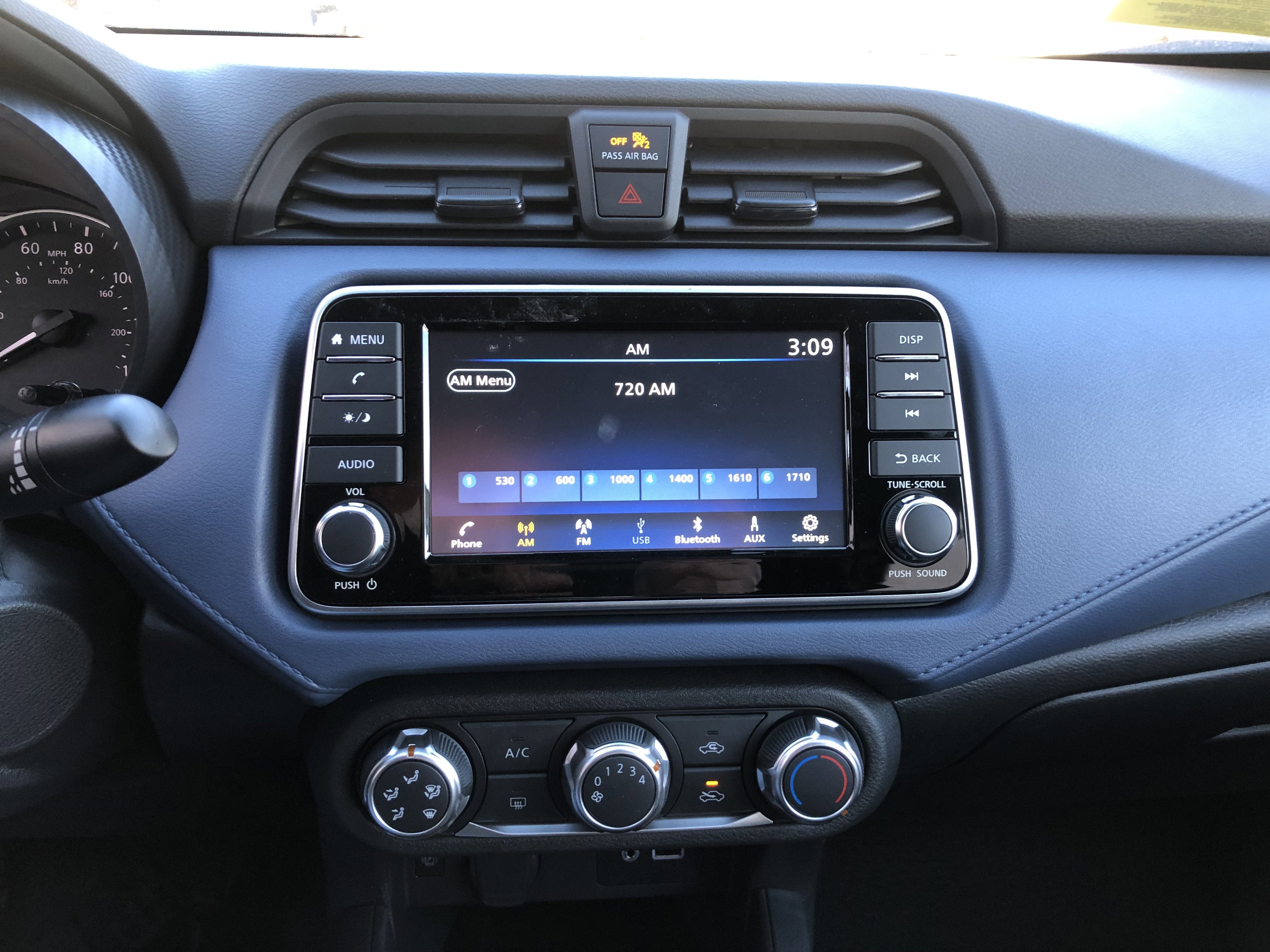 2025 Nissan Versa SV