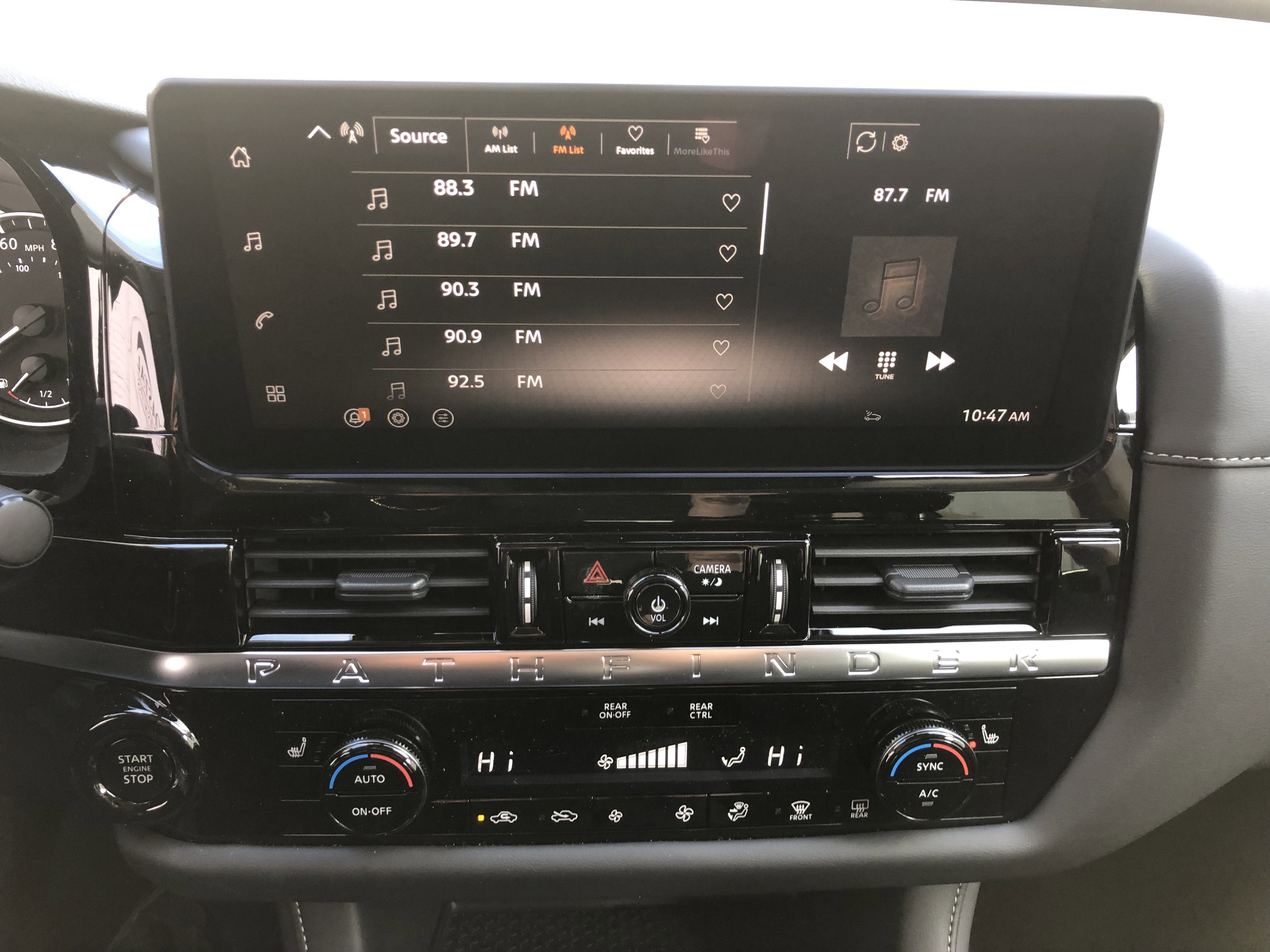 2026 Nissan Pathfinder SV