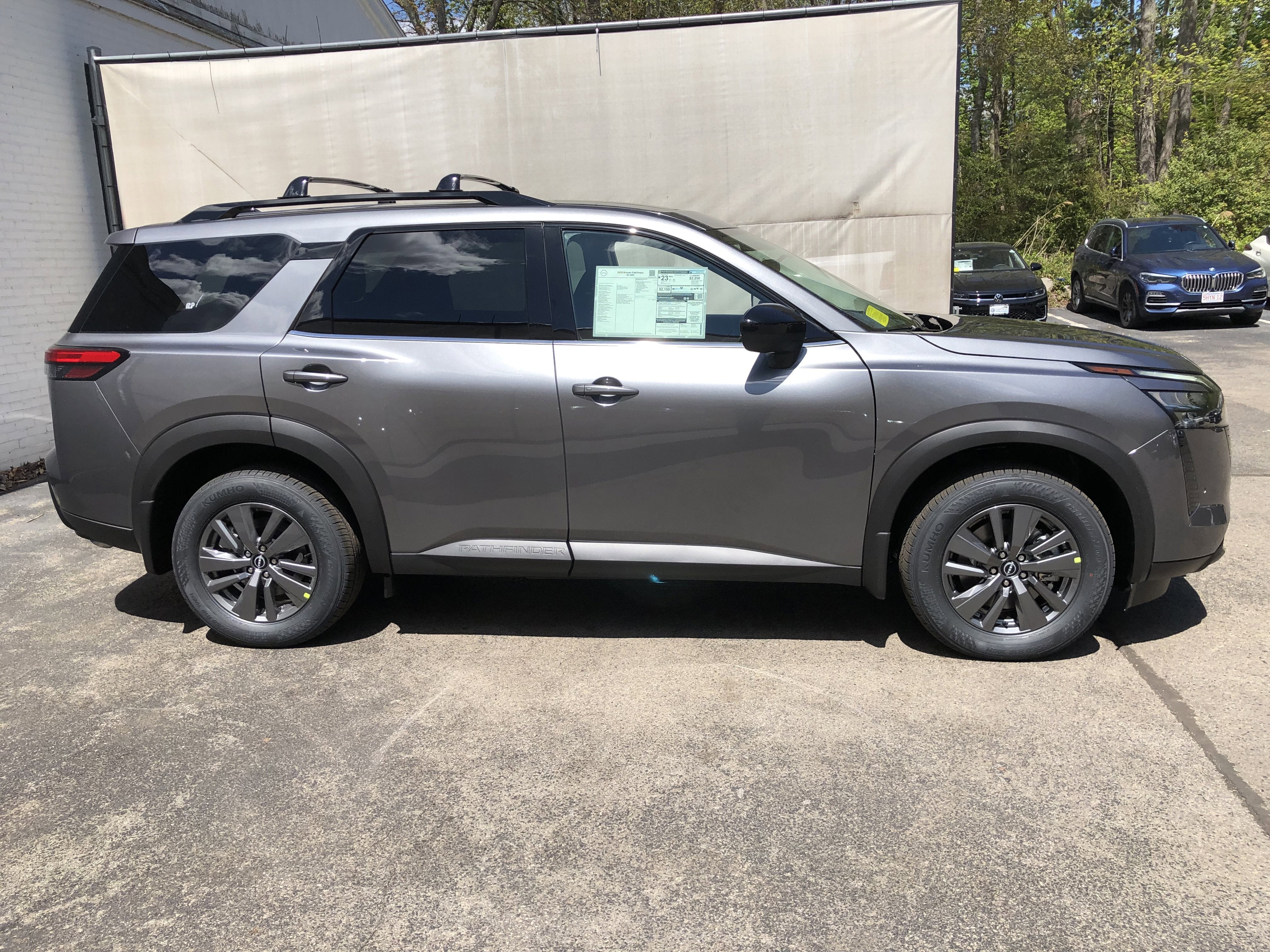 2026 Nissan Pathfinder SV