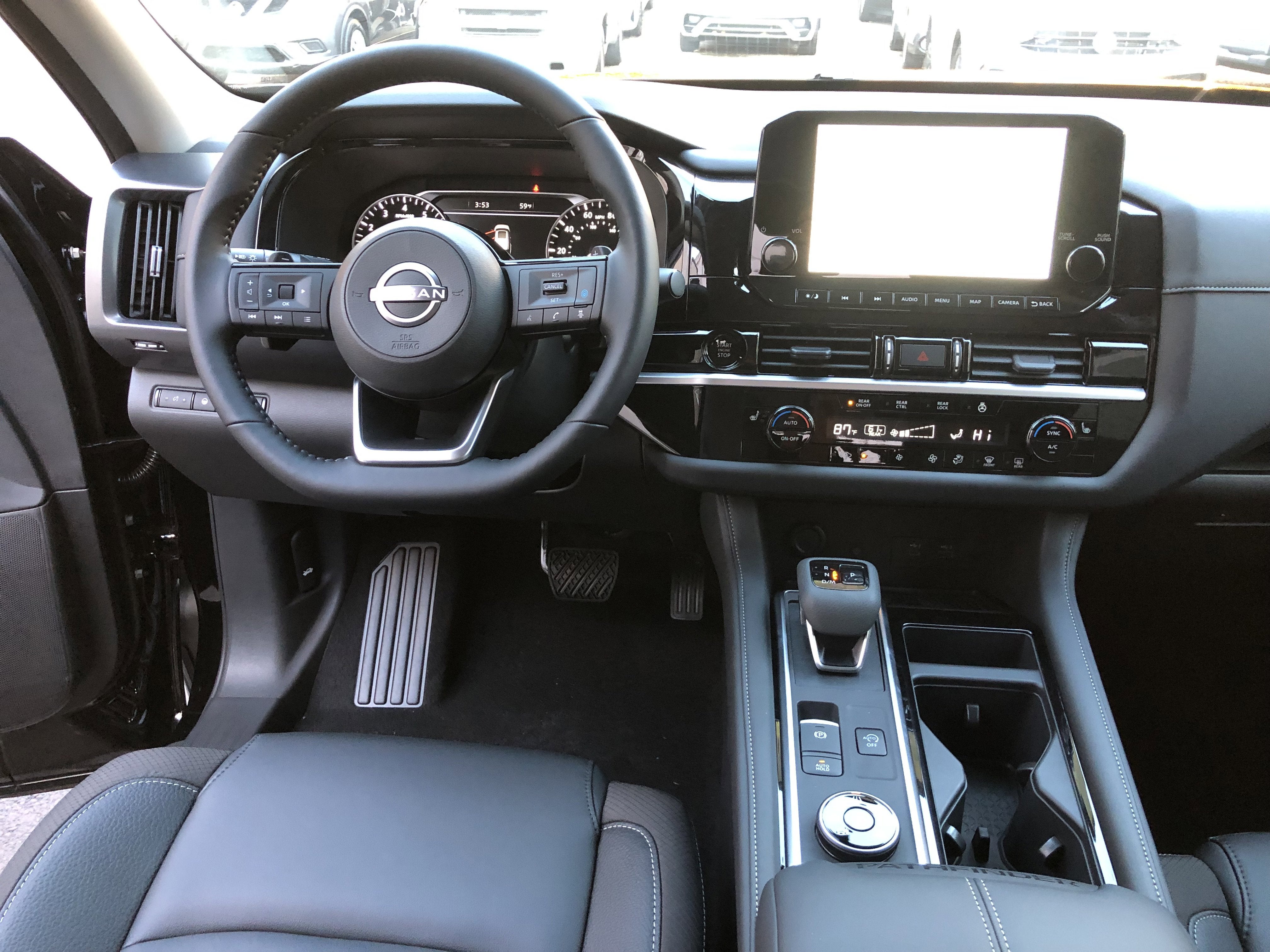 2025 Nissan Pathfinder SL