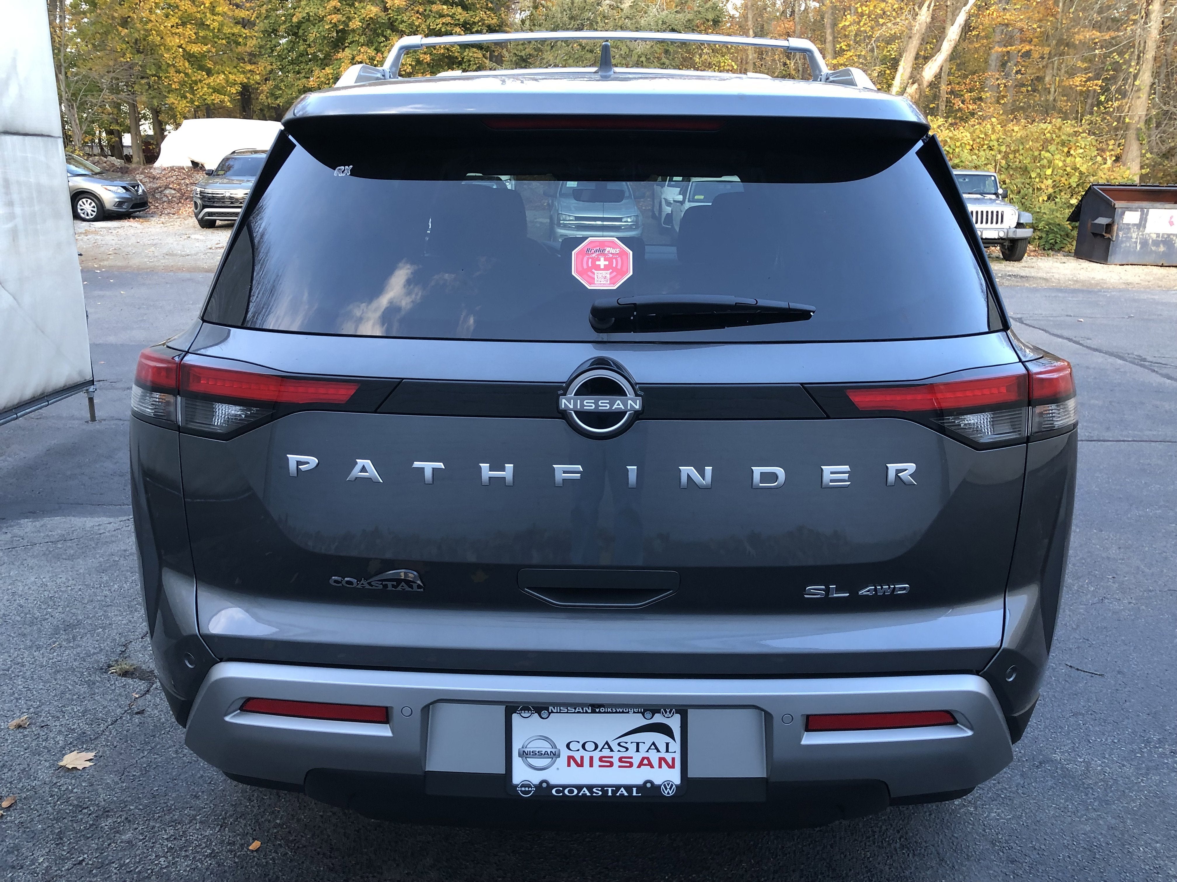 2025 Nissan Pathfinder SL
