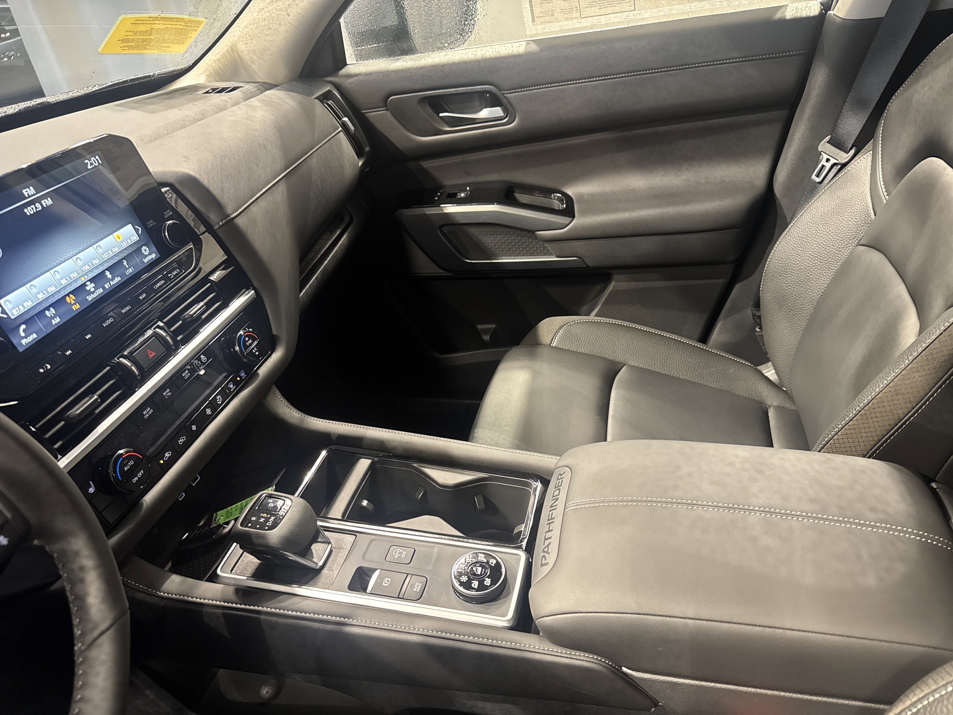 2025 Nissan Pathfinder SL