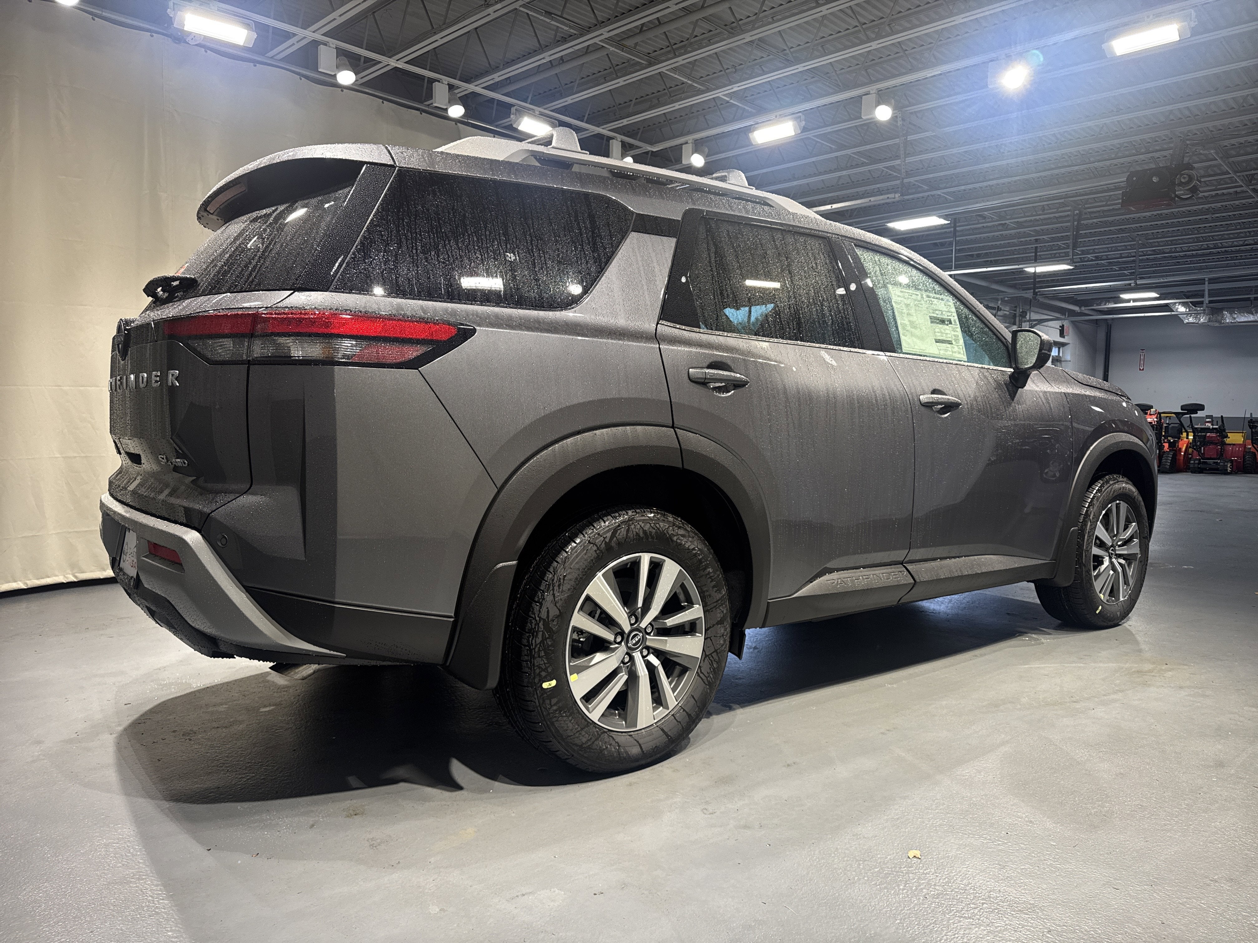 2025 Nissan Pathfinder SL