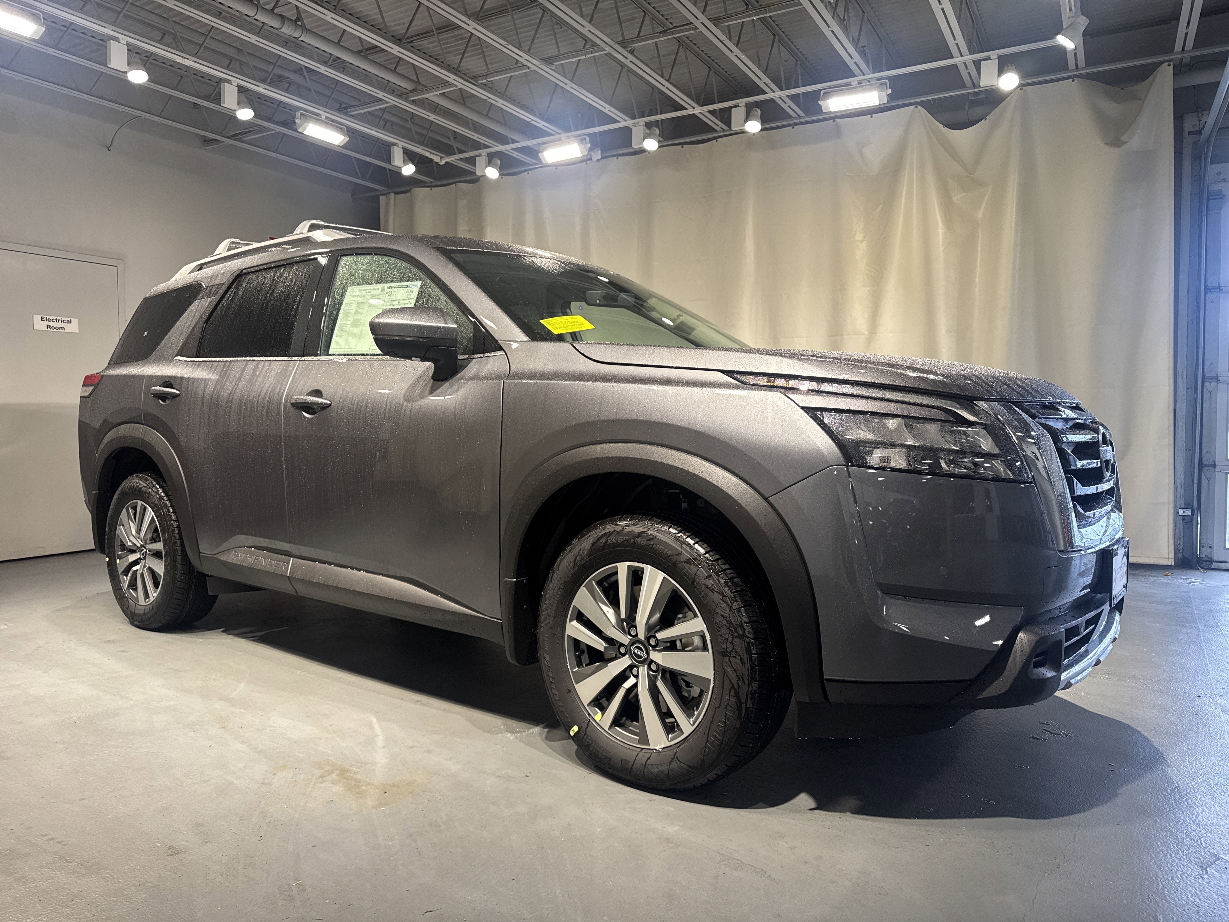 2025 Nissan Pathfinder SL