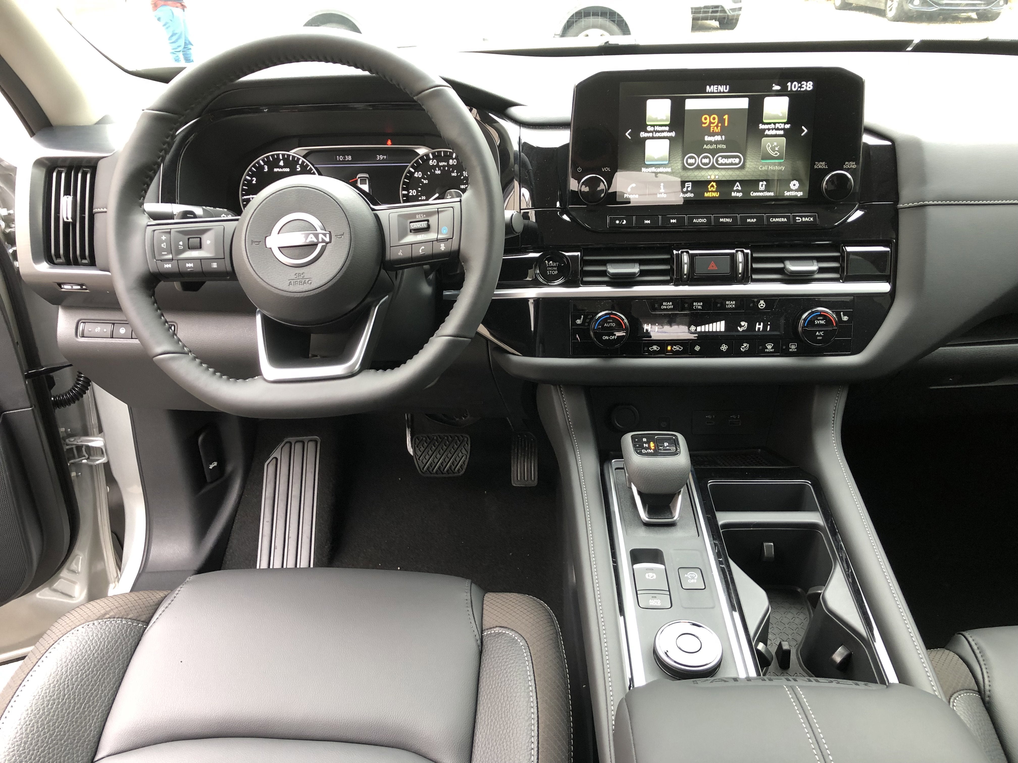 2025 Nissan Pathfinder SL