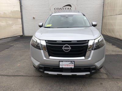 2025 Nissan Pathfinder SL