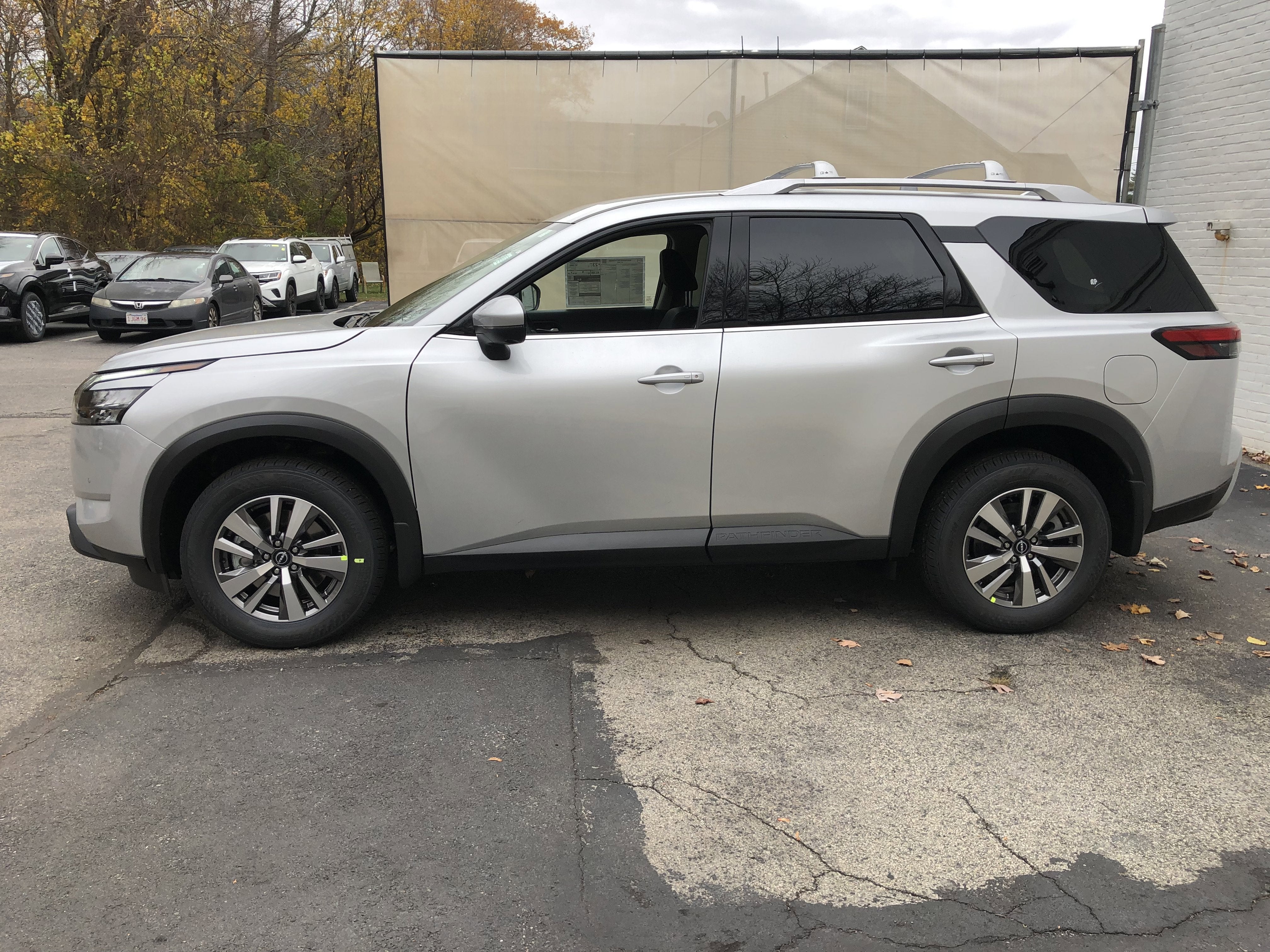 2025 Nissan Pathfinder SL