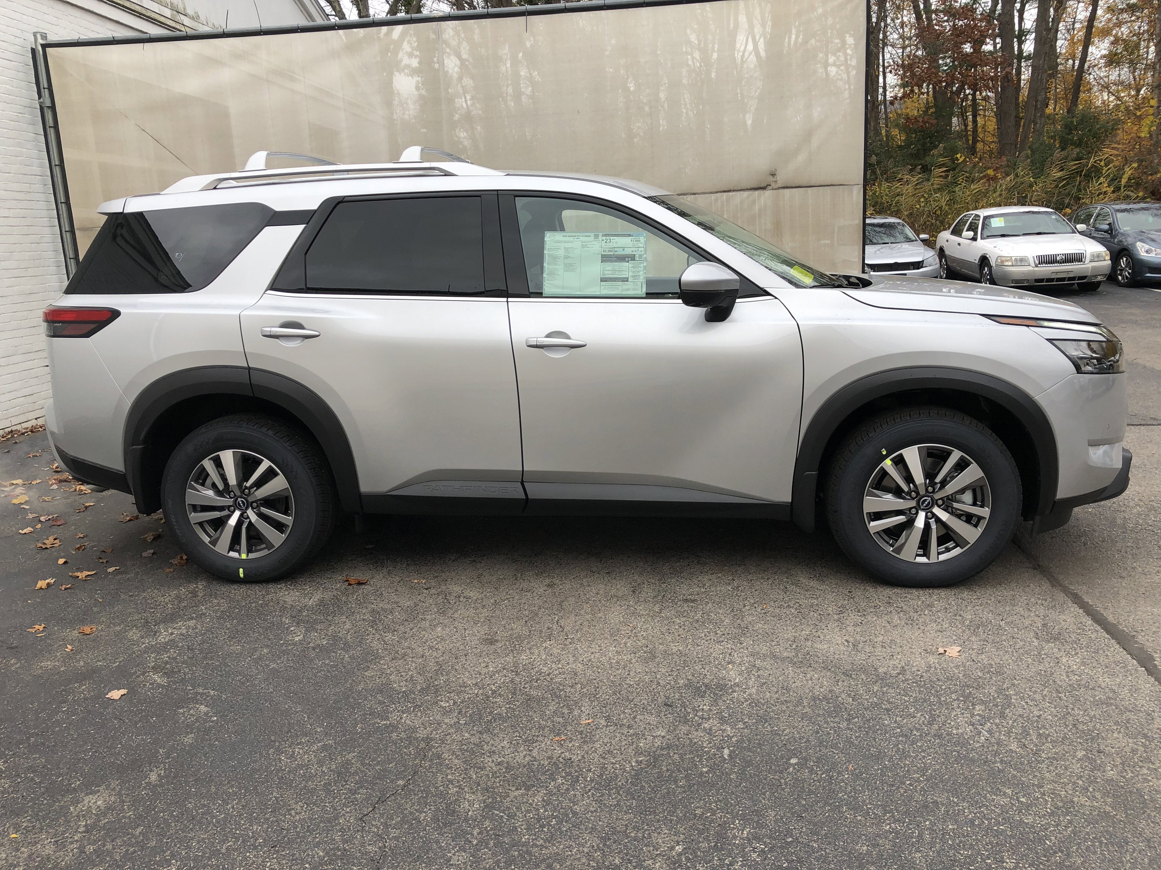 2025 Nissan Pathfinder SL