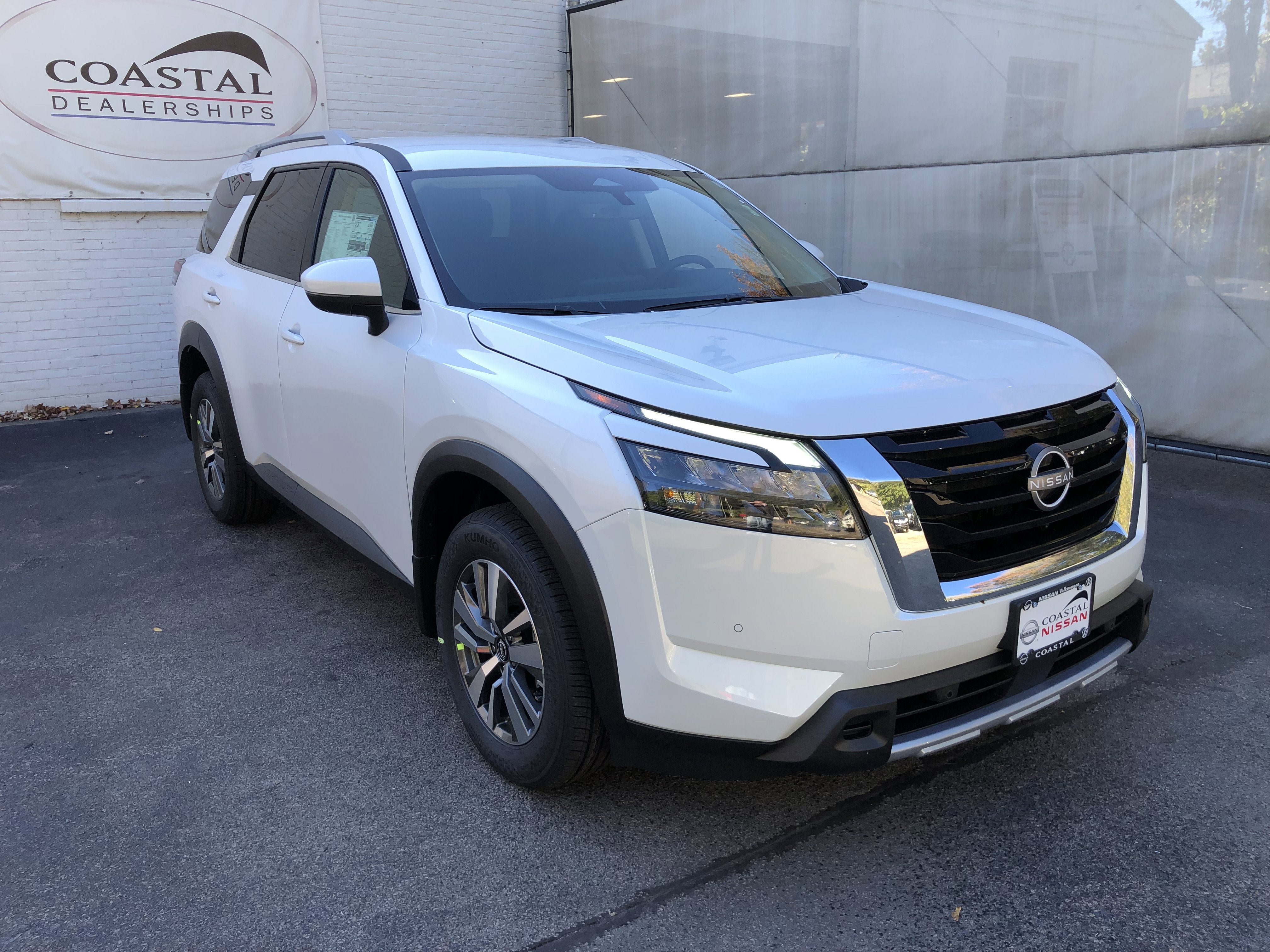 2025 Nissan Pathfinder SL