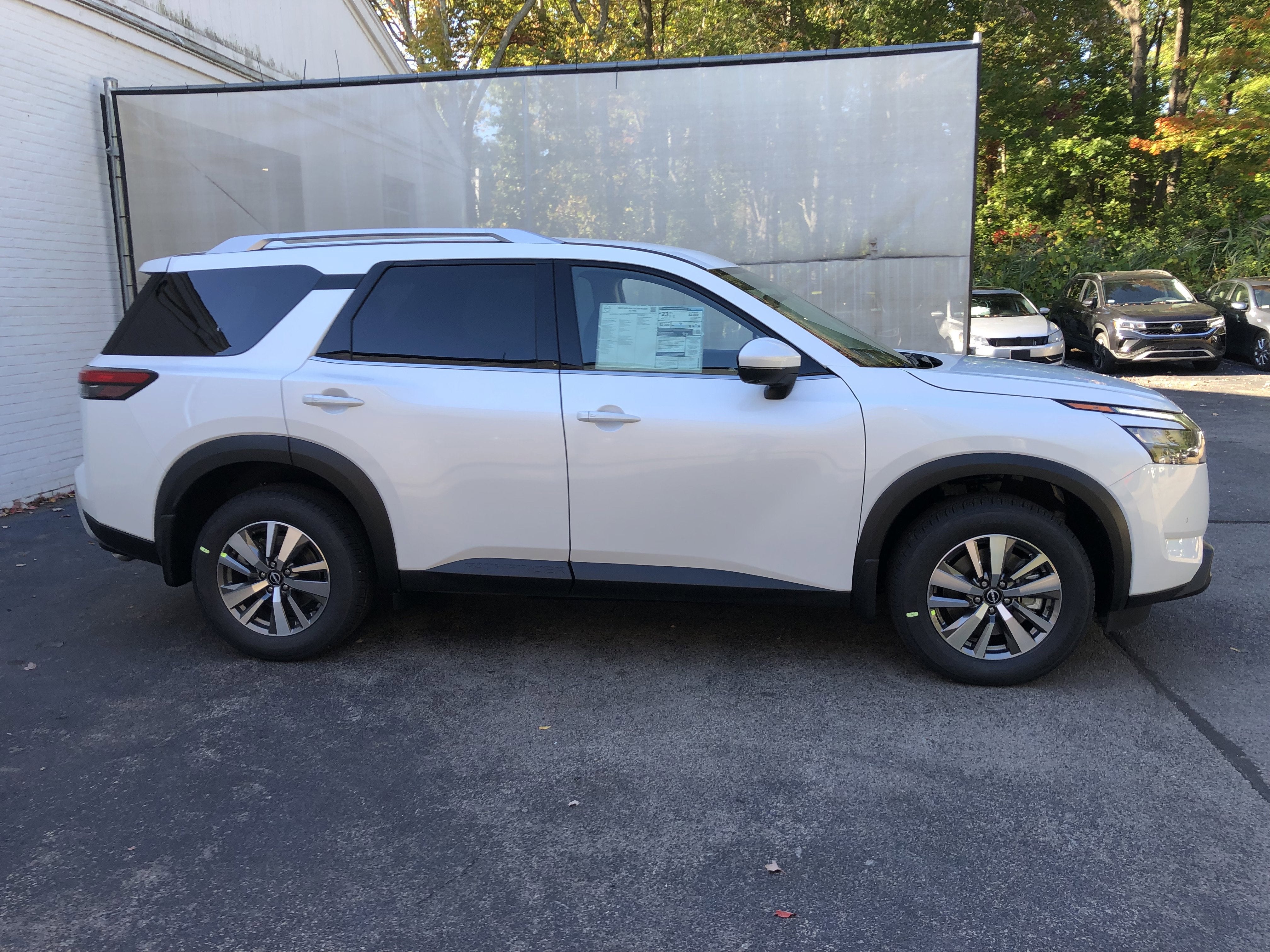 2025 Nissan Pathfinder SL