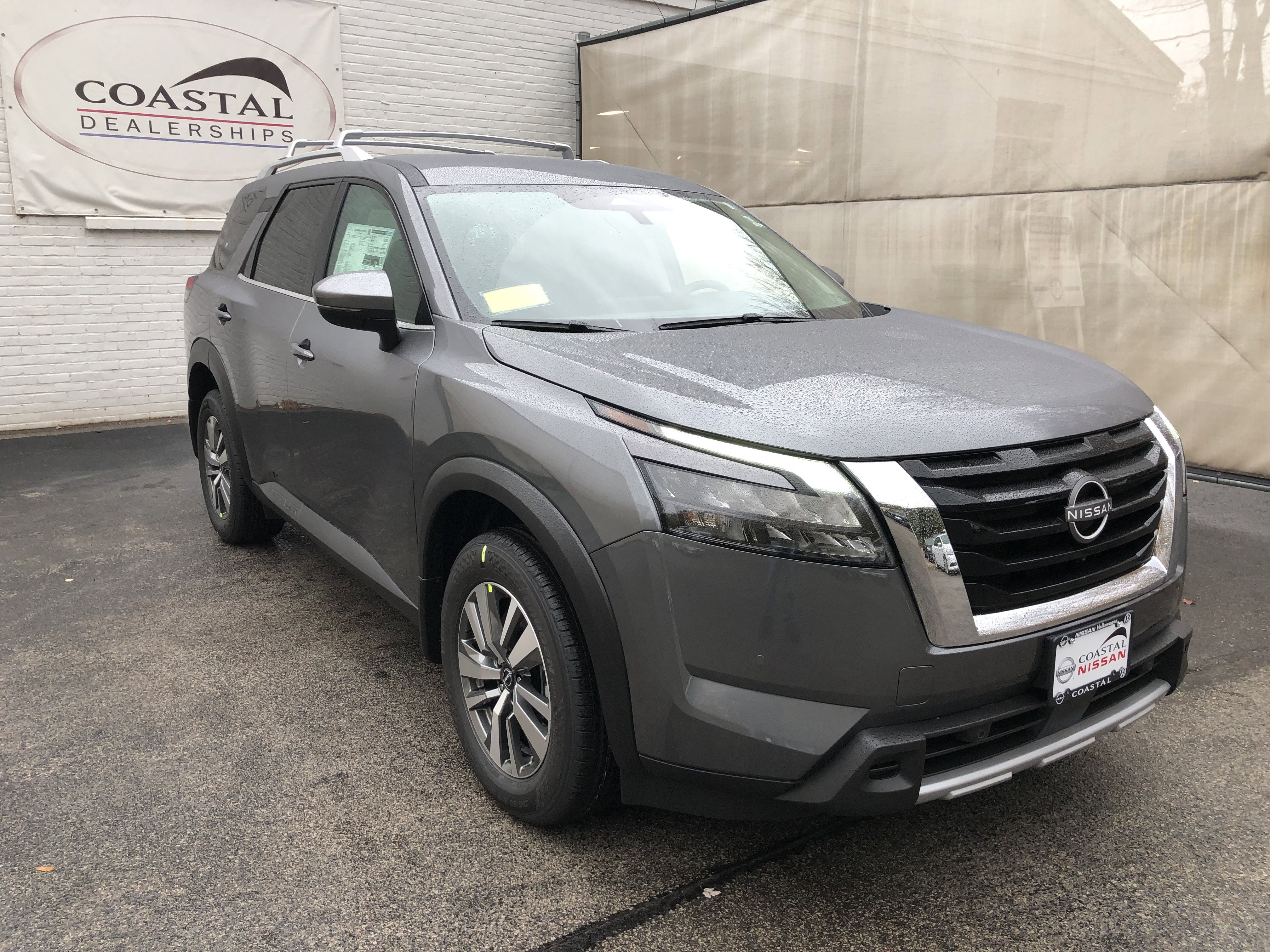 2025 Nissan Pathfinder SL