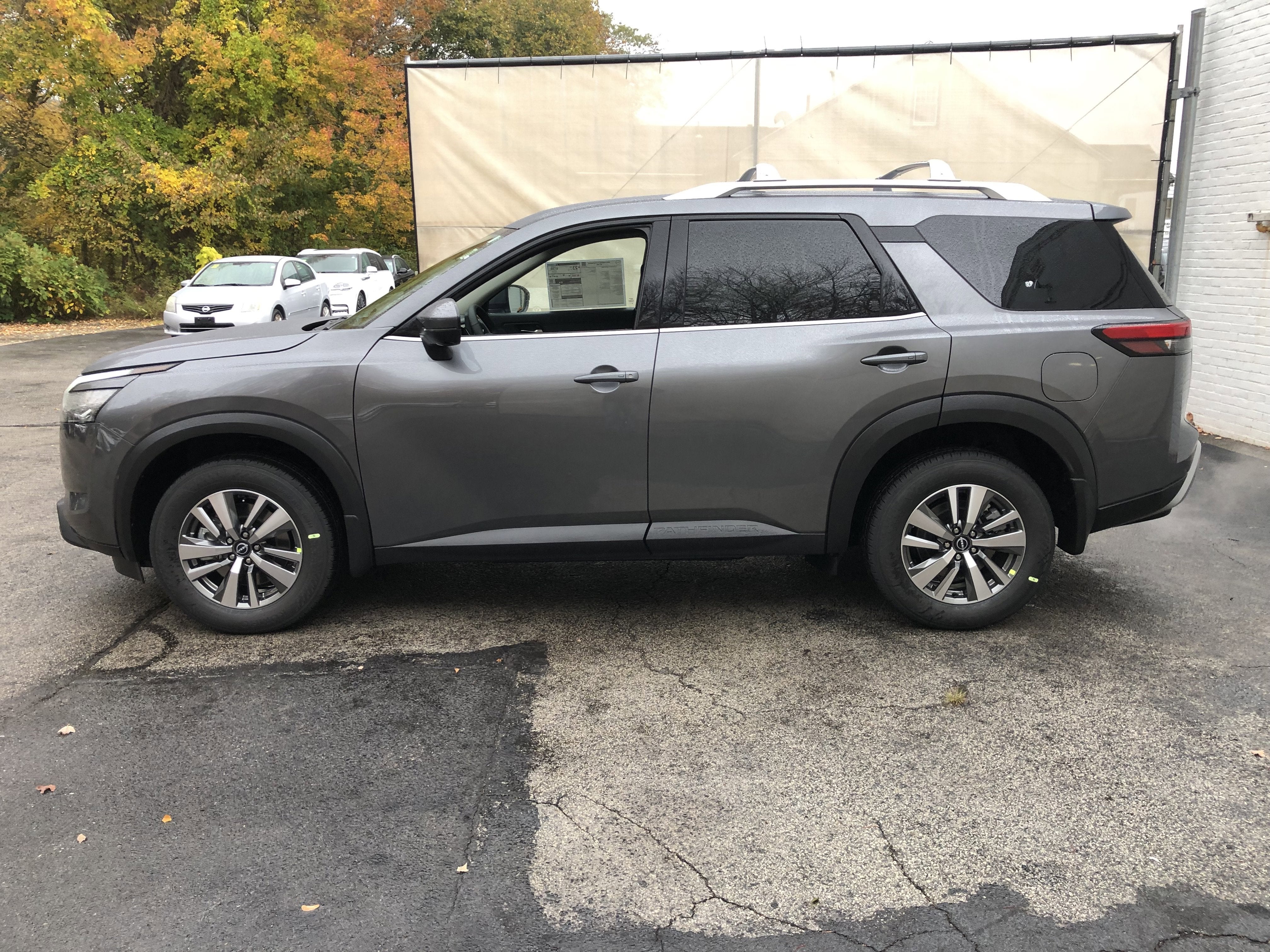 2025 Nissan Pathfinder SL