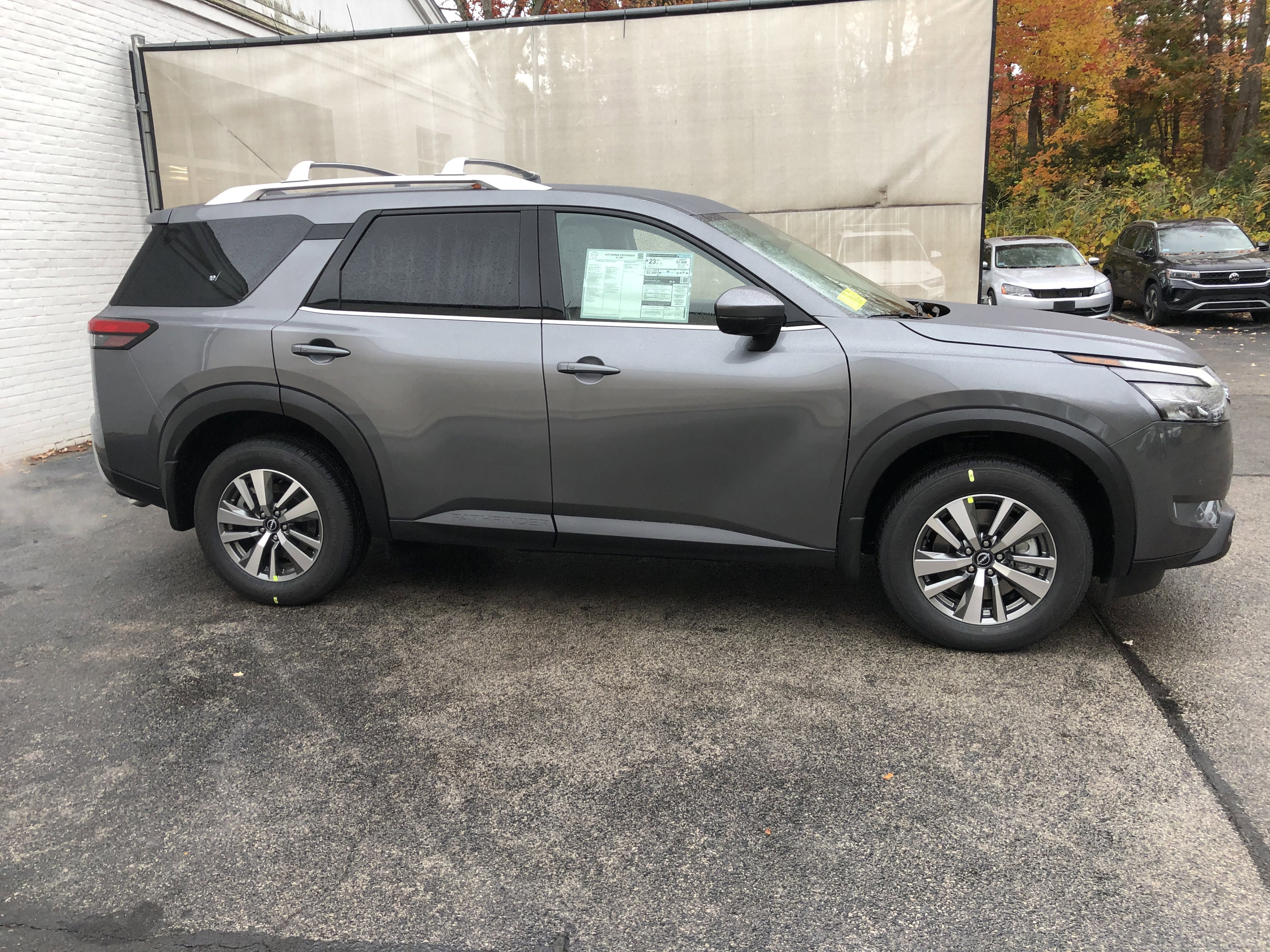 2025 Nissan Pathfinder SL