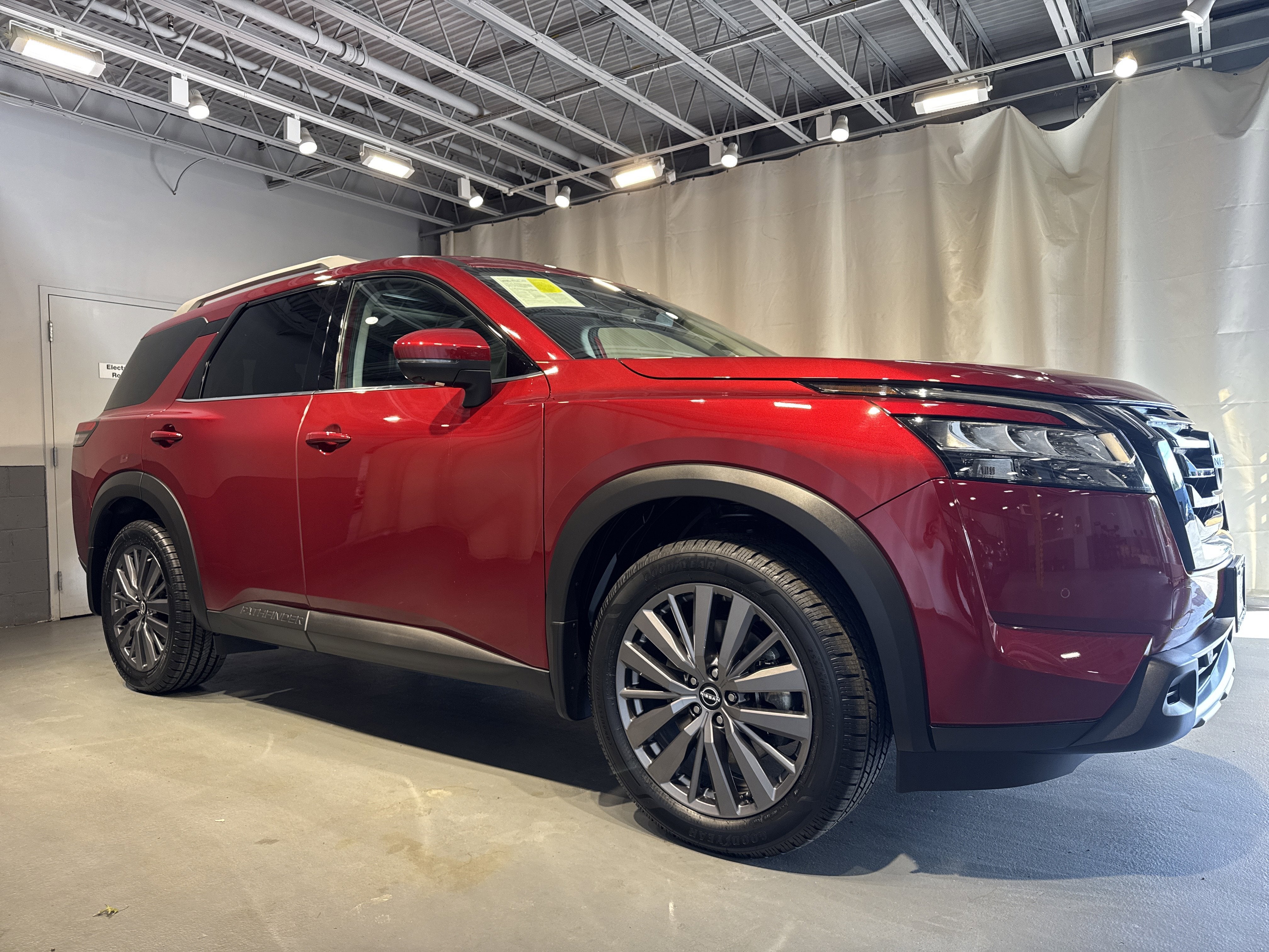2024 Nissan Pathfinder SL W/Premium & Black Appearance Package
