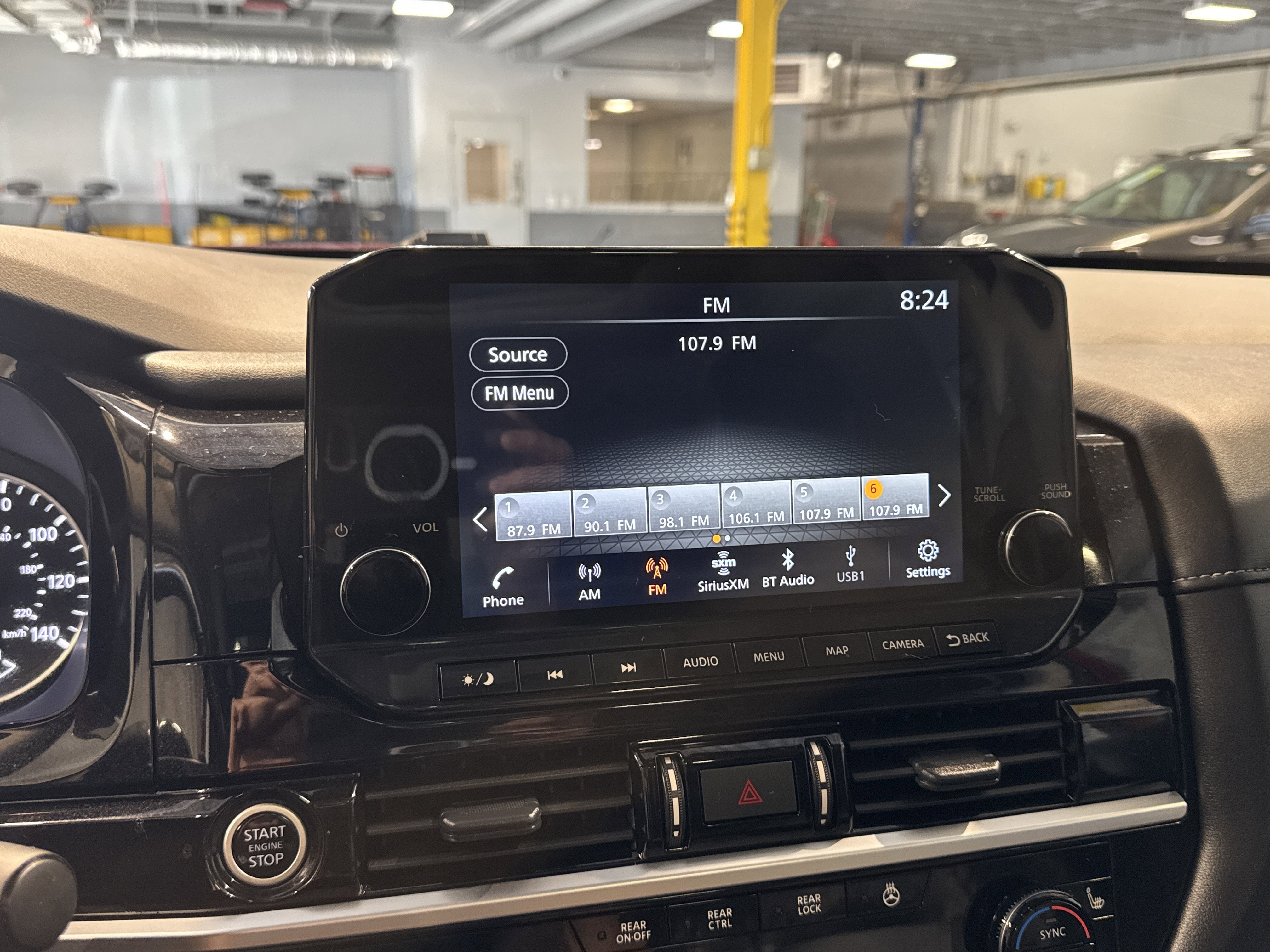 2024 Nissan Pathfinder SL W/Premium & Black Appearance Package