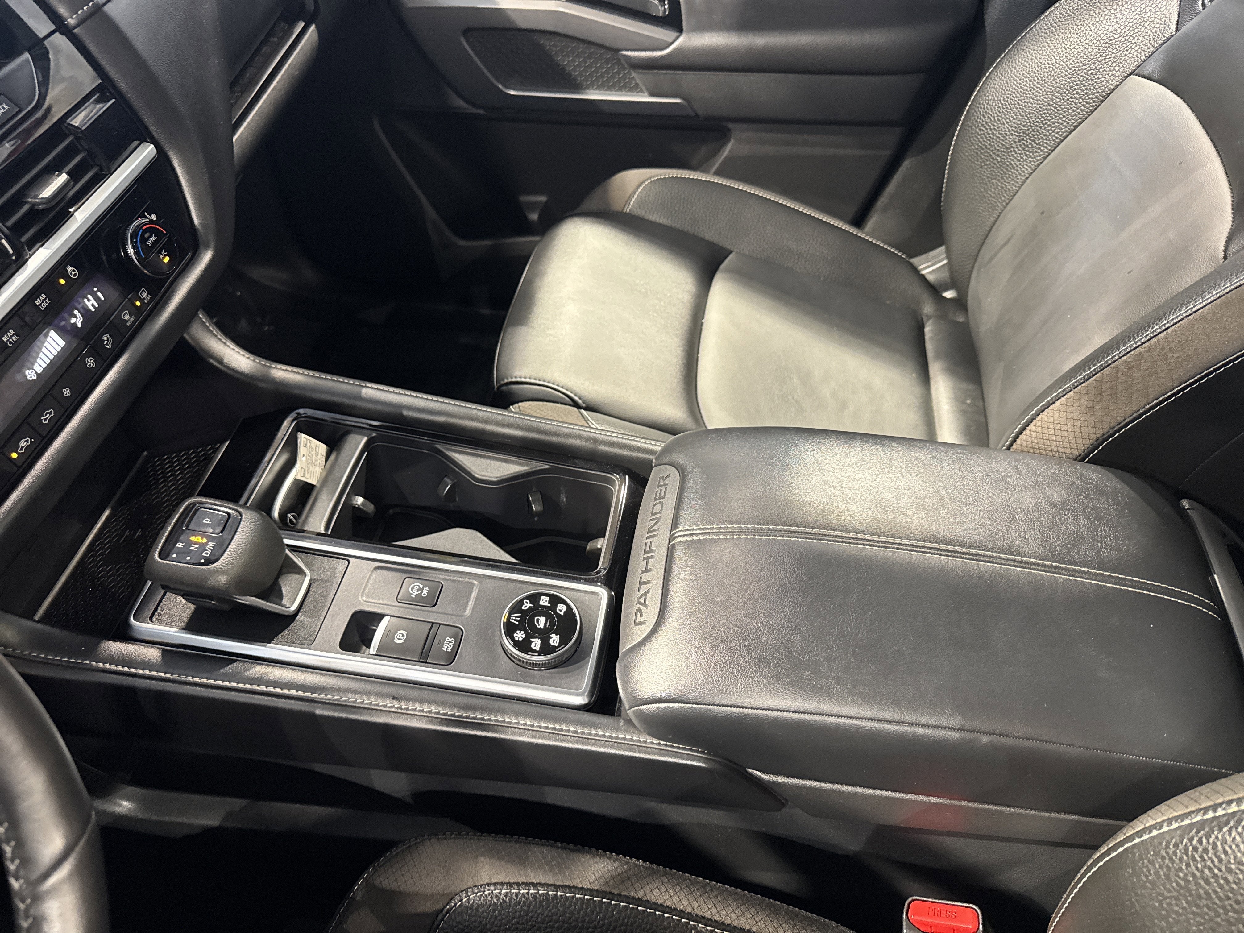 2024 Nissan Pathfinder SL W/Premium & Black Appearance Package