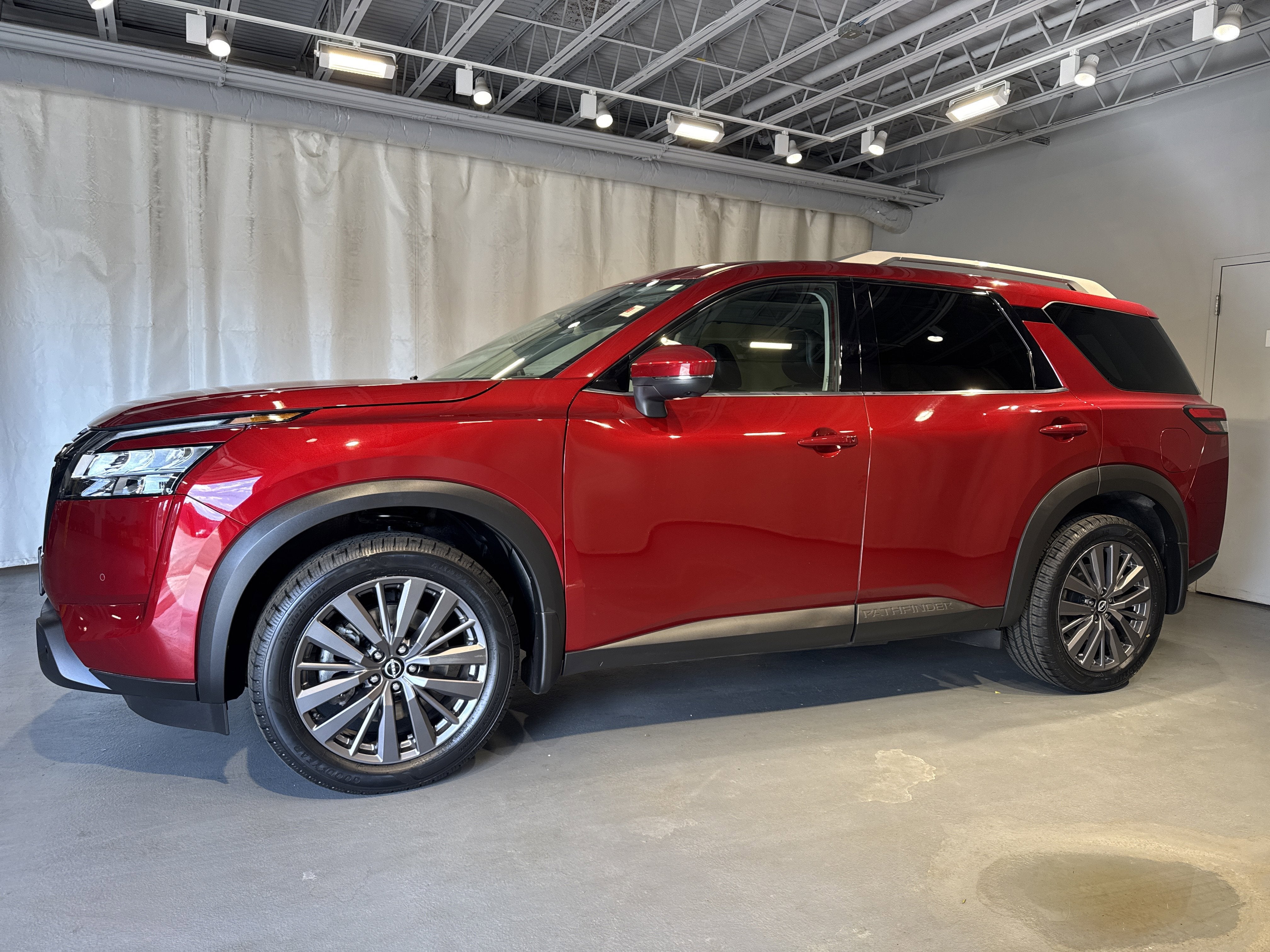 2024 Nissan Pathfinder SL W/Premium & Black Appearance Package
