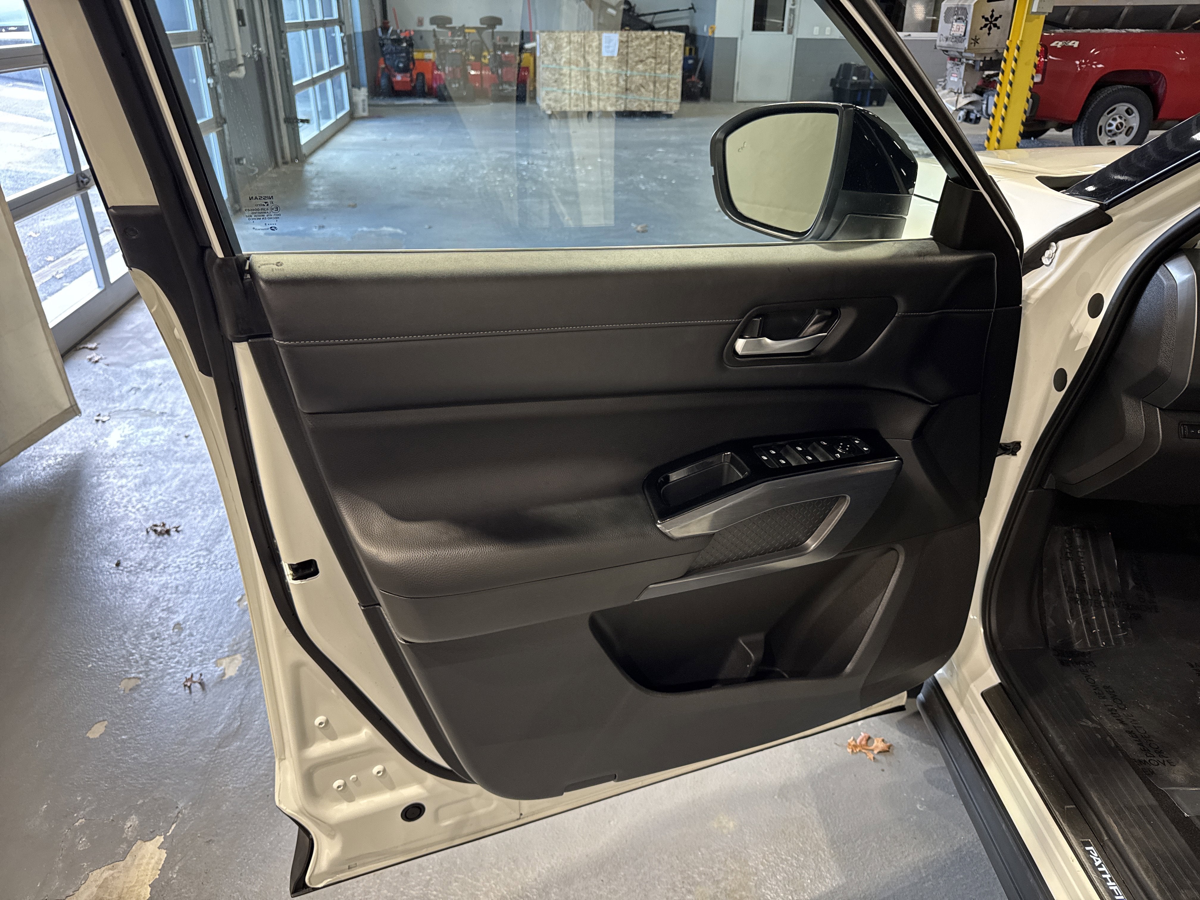 2023 Nissan Pathfinder SL W/Premium Package