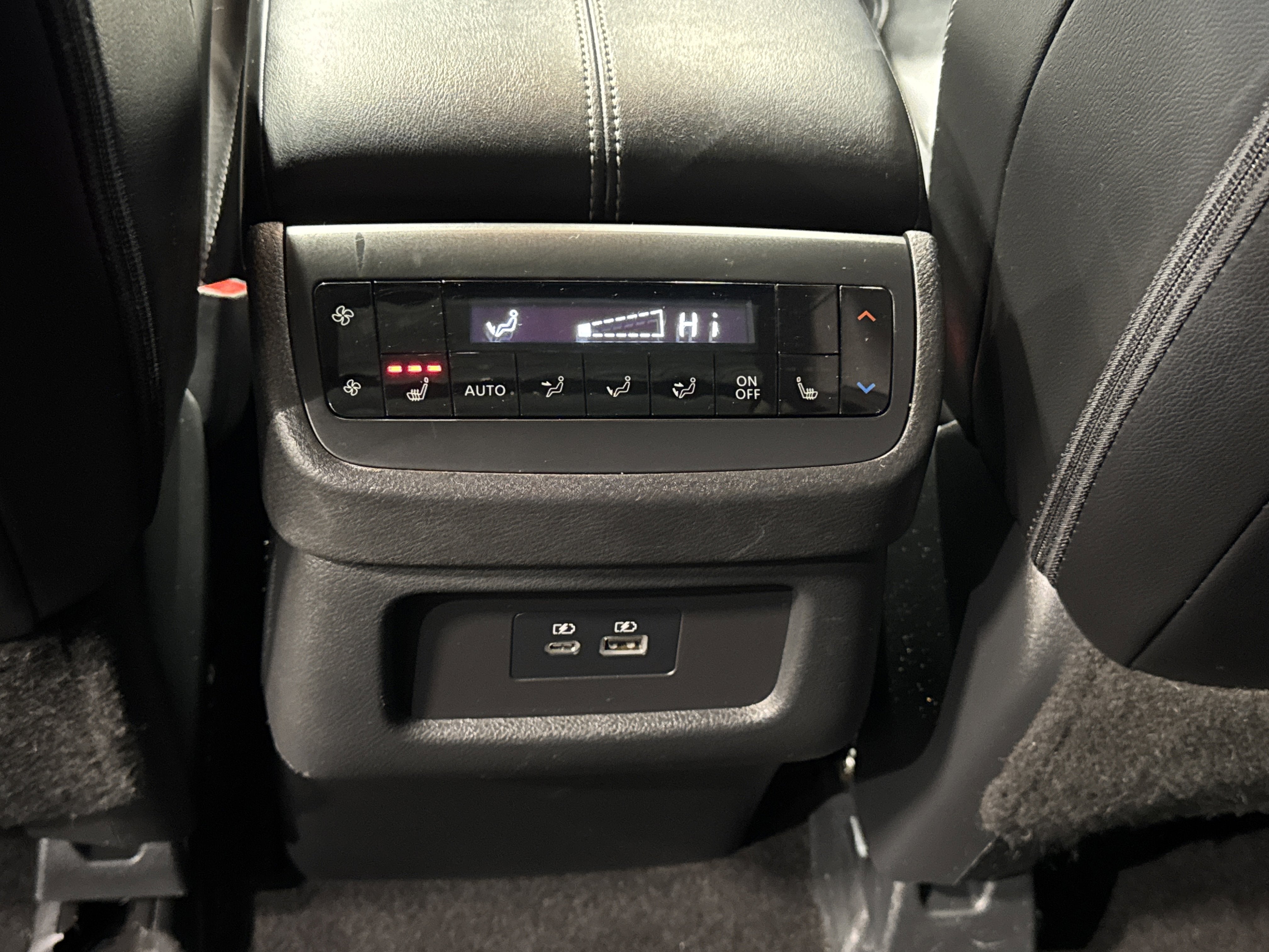 2023 Nissan Pathfinder SL W/Premium Package