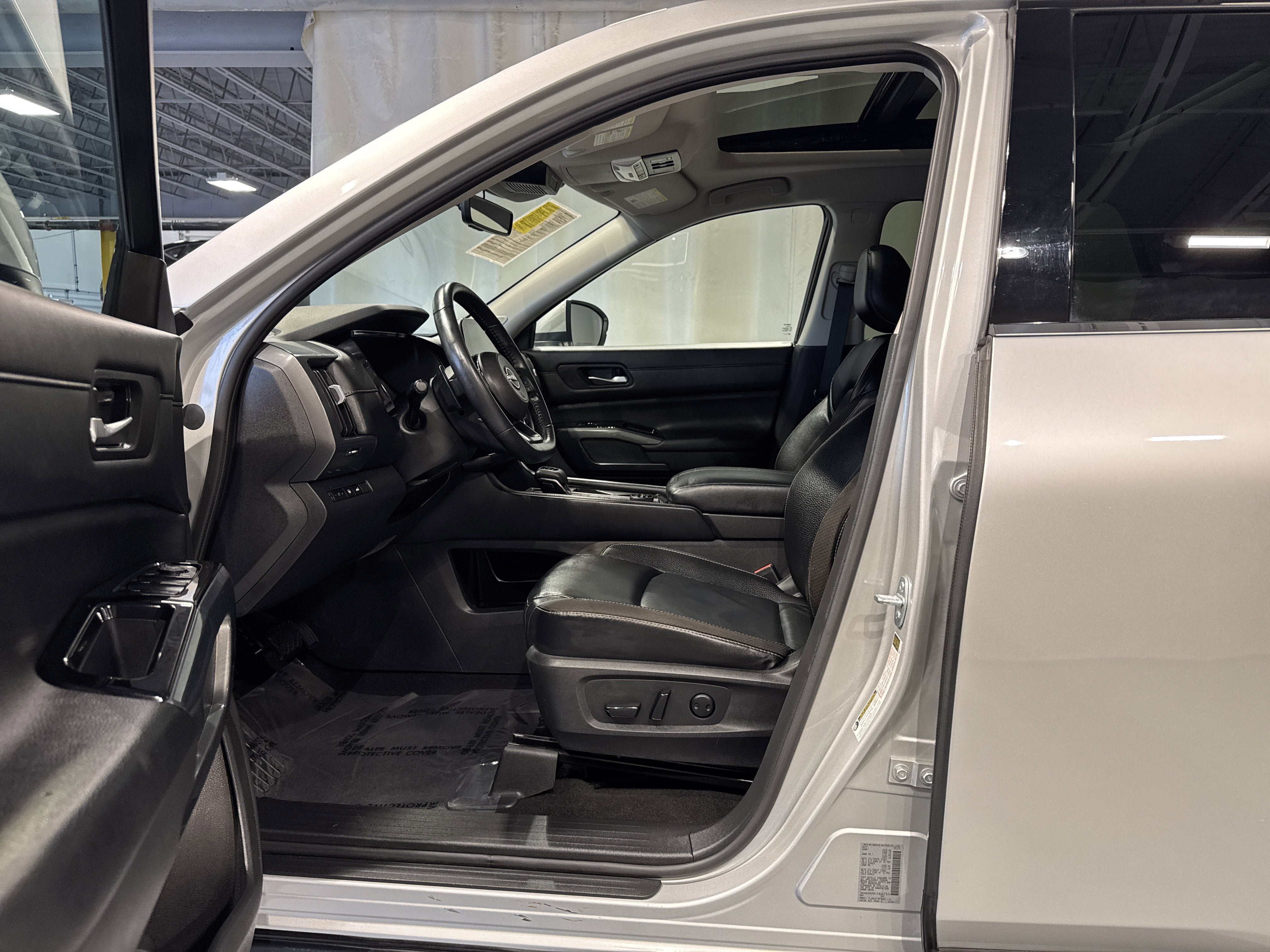 2023 Nissan Pathfinder SL W/Premium Package