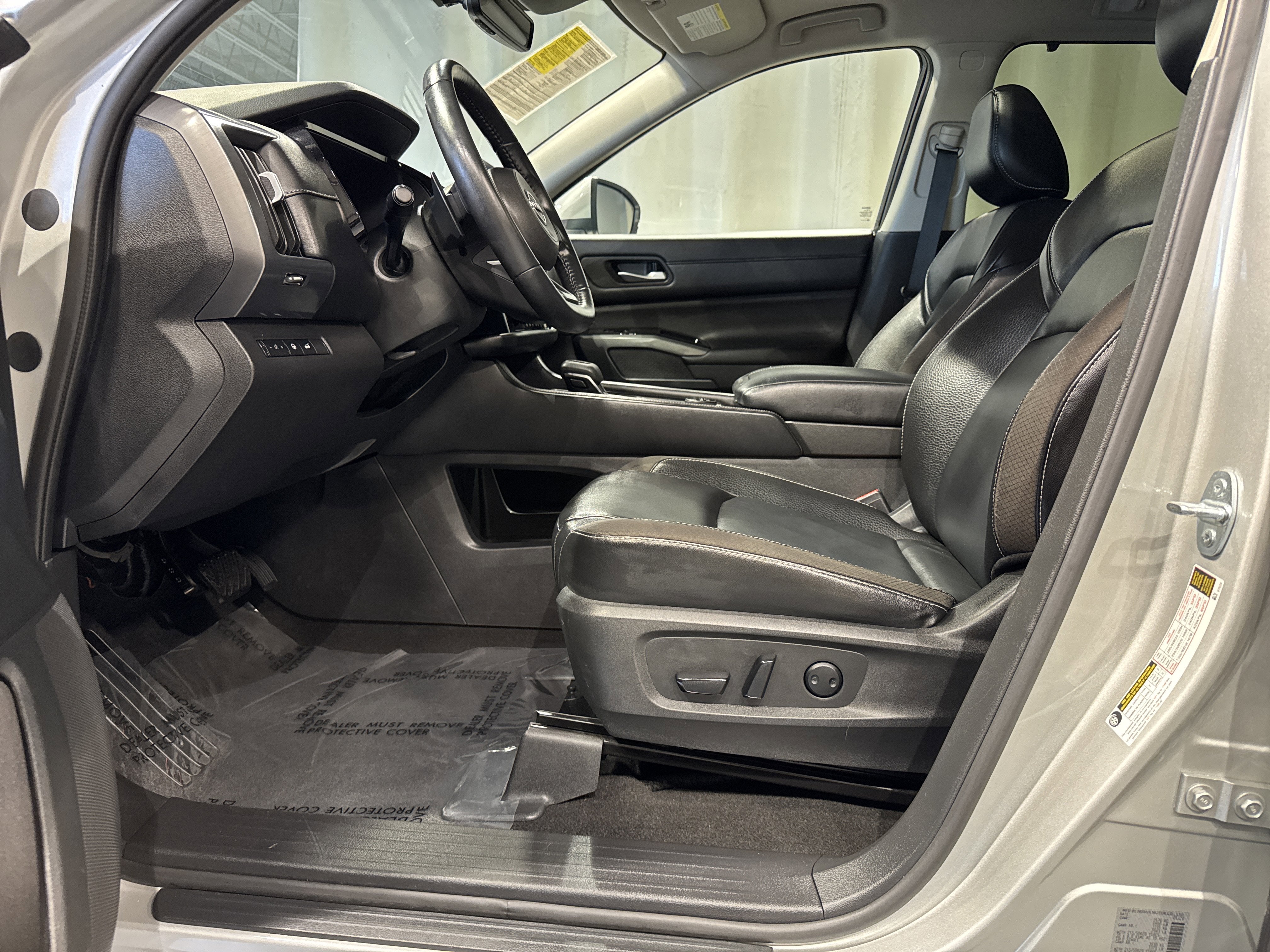 2023 Nissan Pathfinder SL W/Premium Package
