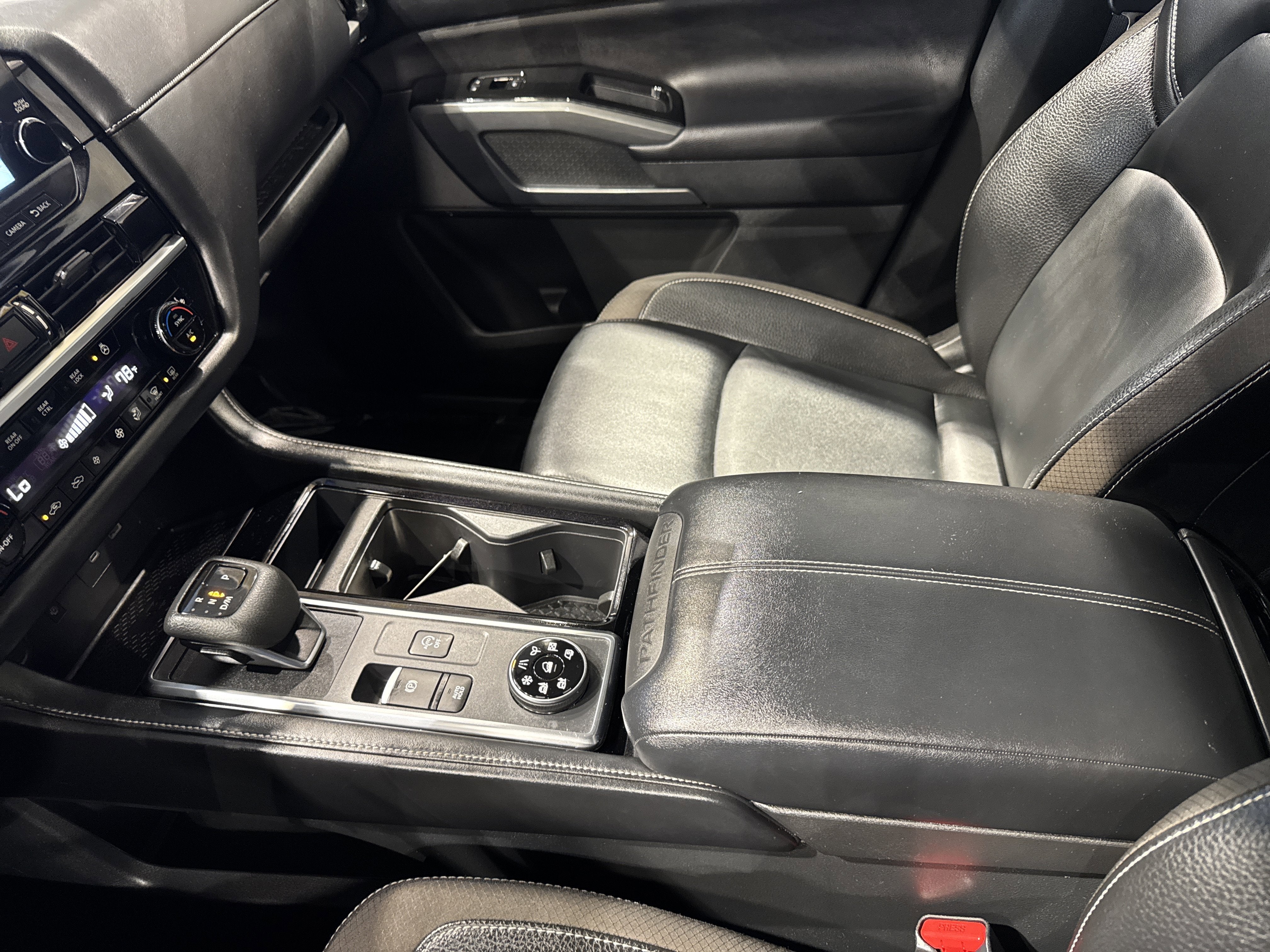 2023 Nissan Pathfinder SL W/Premium Package