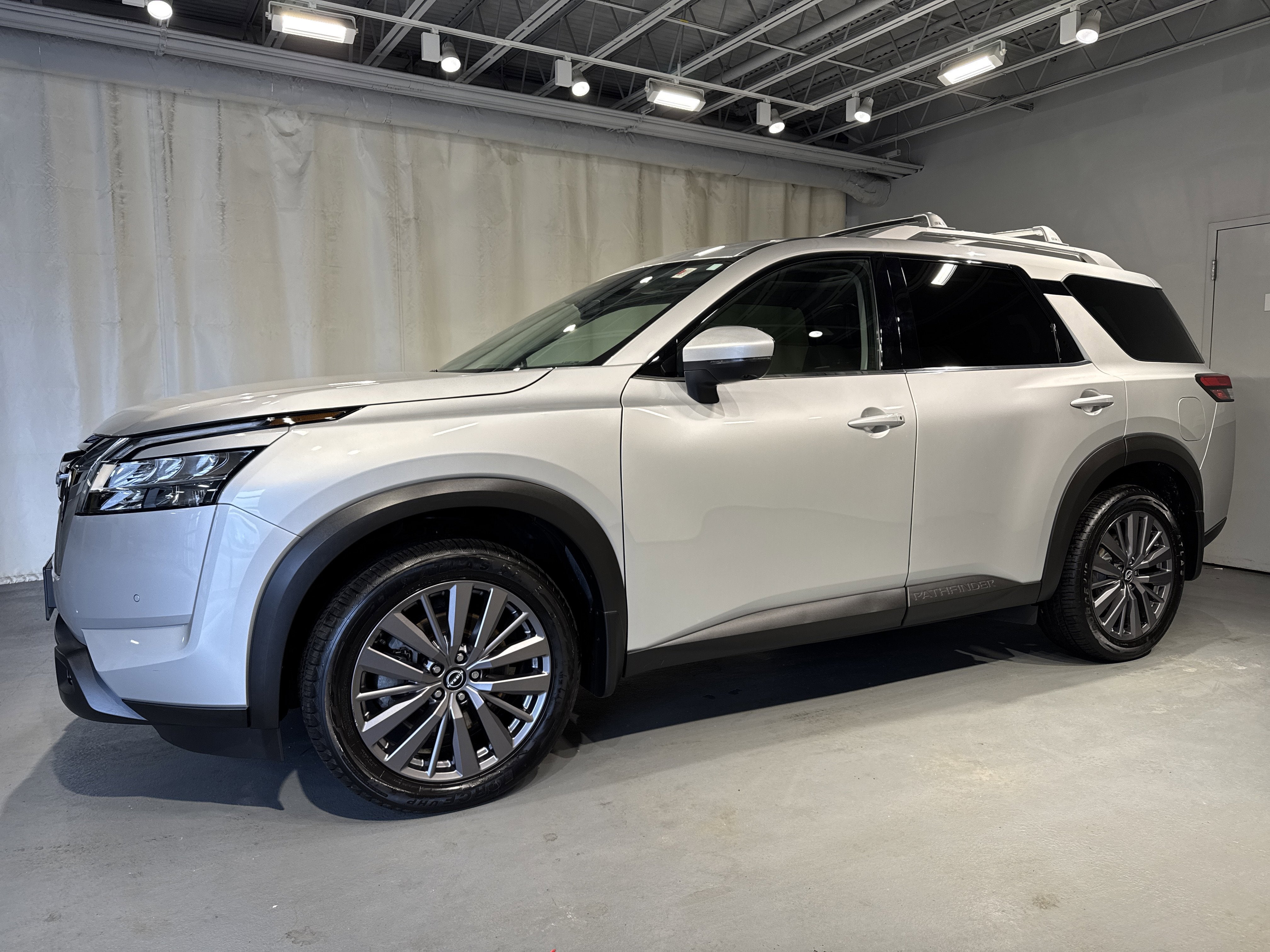 2023 Nissan Pathfinder SL W/Premium Package