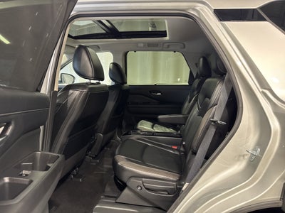 2023 Nissan Pathfinder SL W/Premium Package