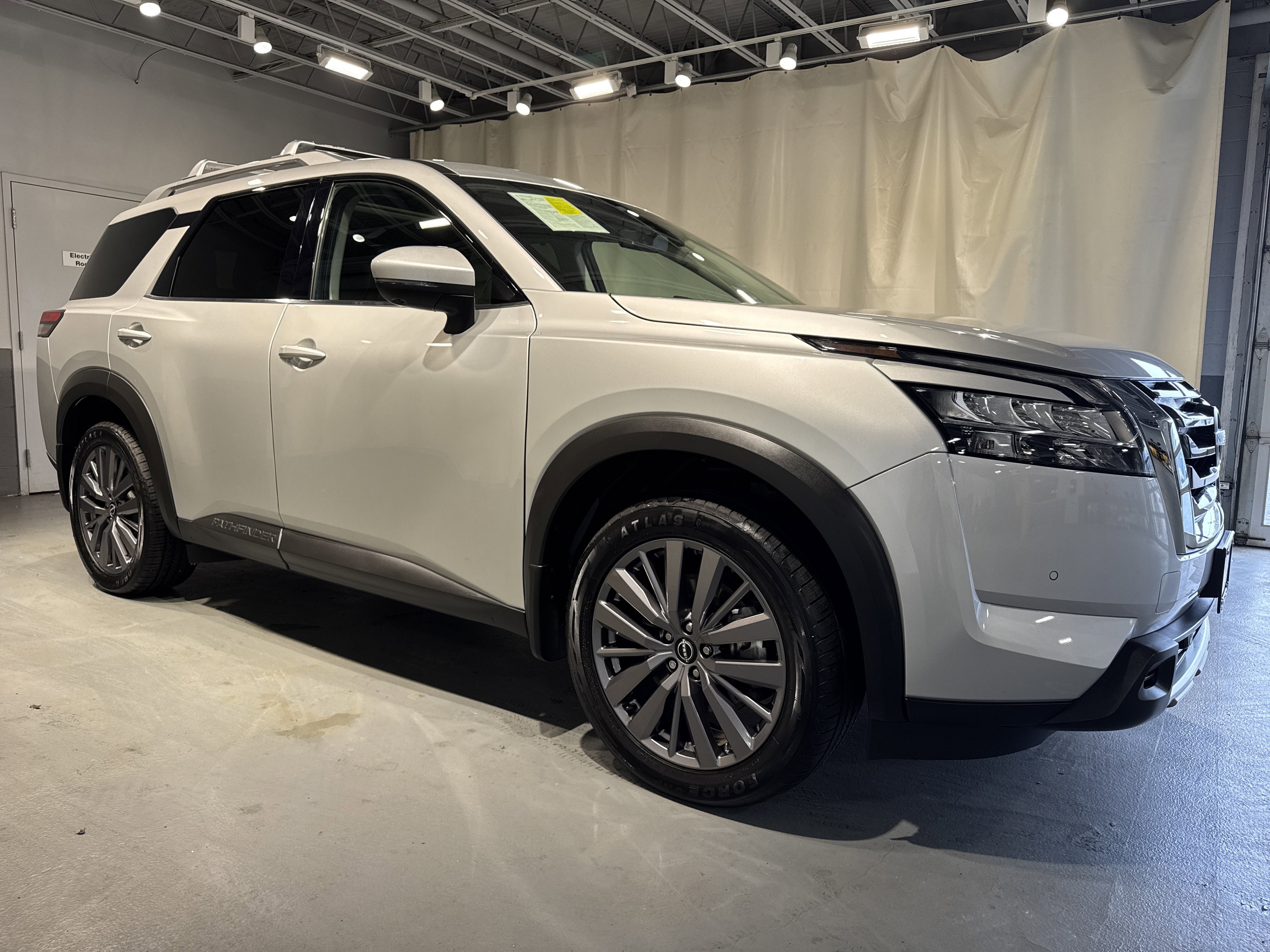 2023 Nissan Pathfinder SL W/Premium Package