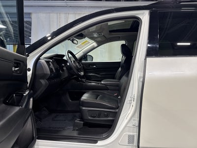 2023 Nissan Pathfinder SL W/Premium Package
