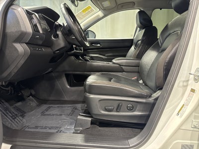 2023 Nissan Pathfinder SL W/Premium Package