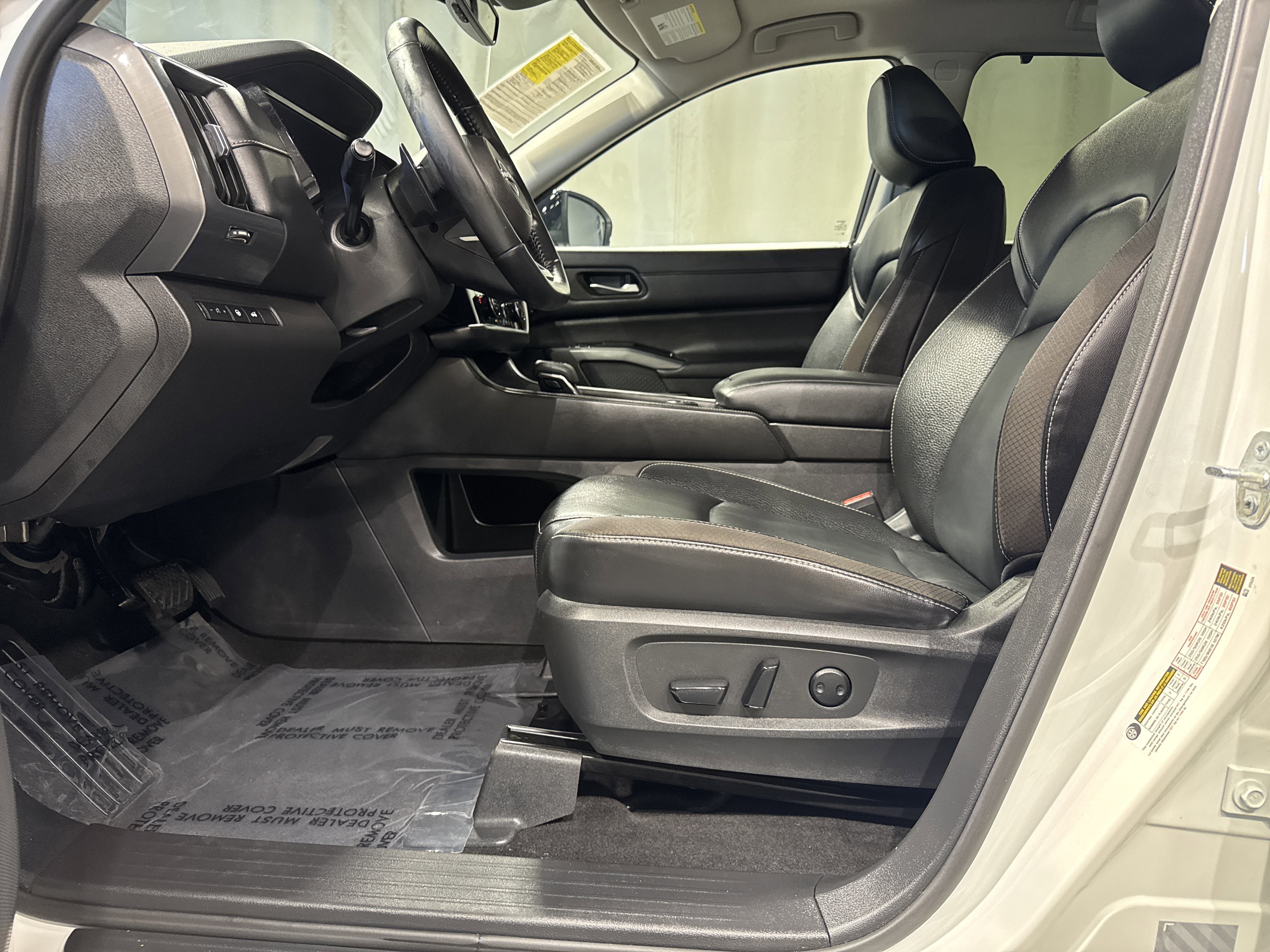 2023 Nissan Pathfinder SL W/Premium Package