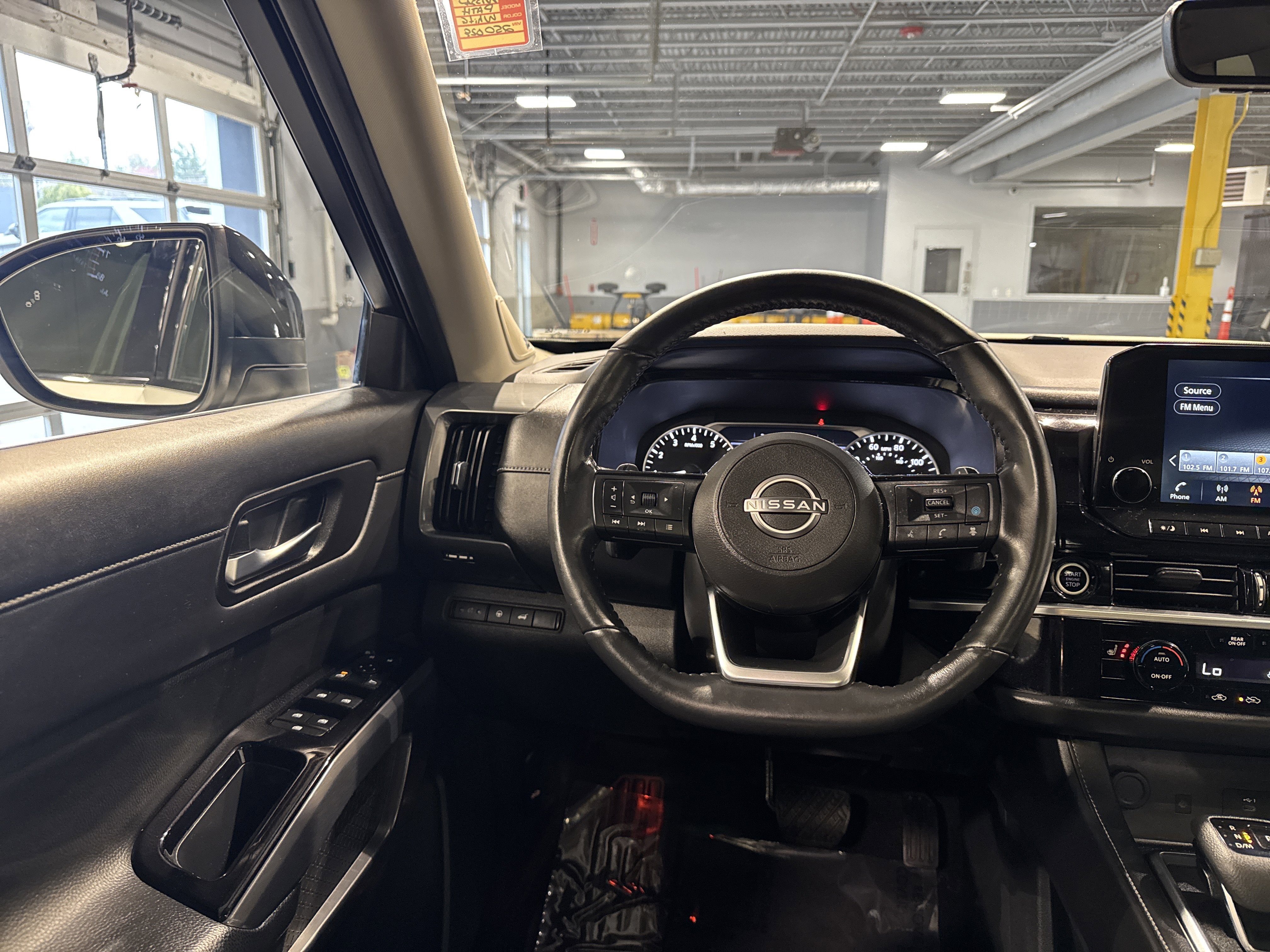 2023 Nissan Pathfinder SL W/Premium Package