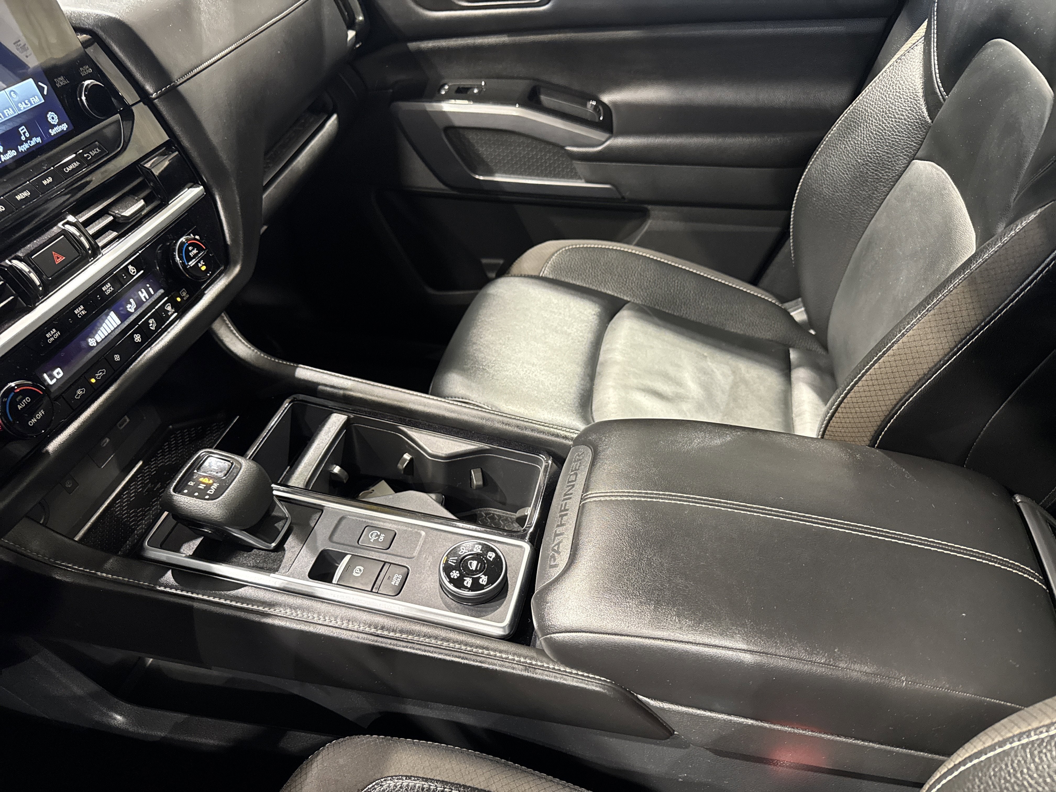 2023 Nissan Pathfinder SL W/Premium Package