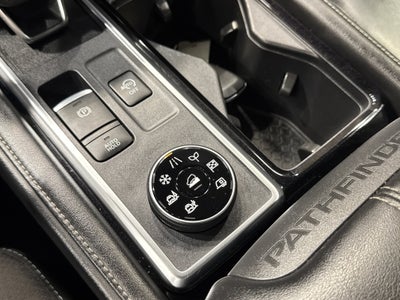 2023 Nissan Pathfinder SL W/Premium Package