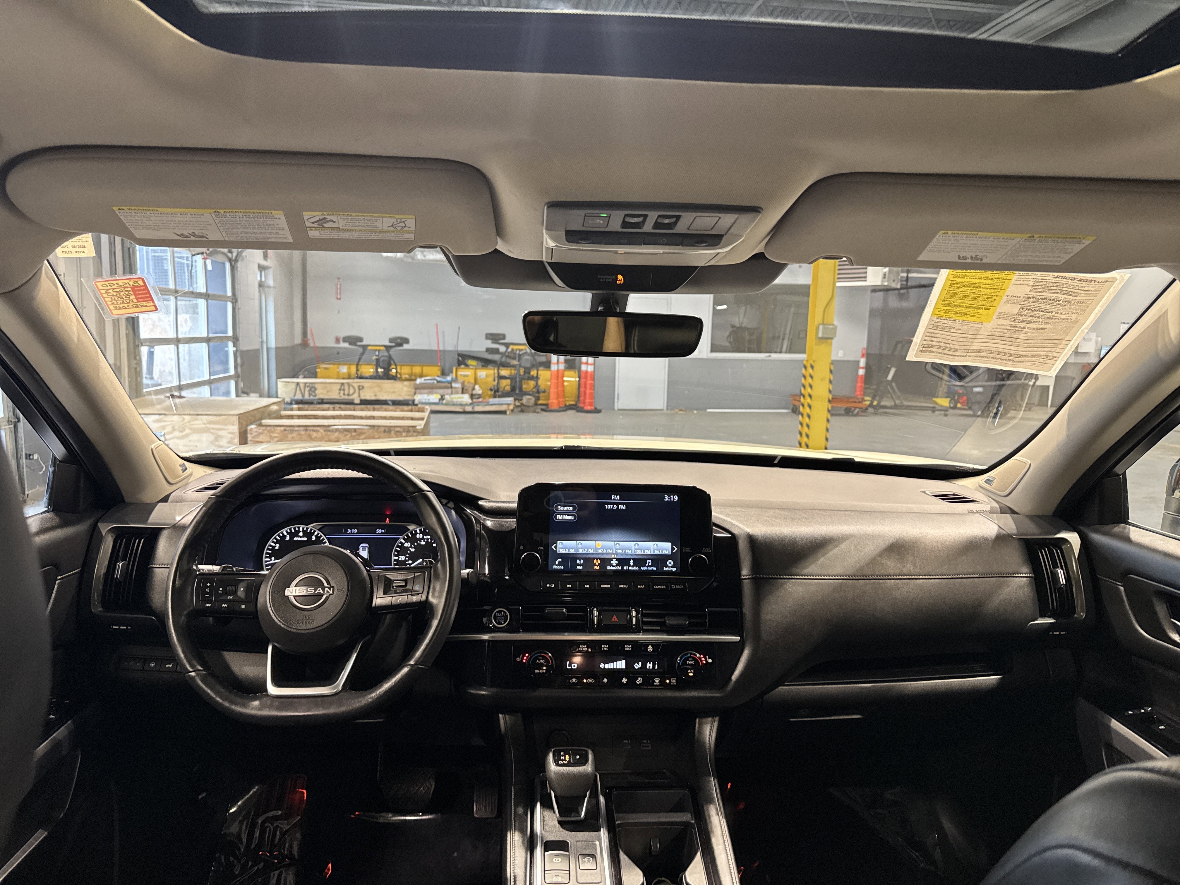 2023 Nissan Pathfinder SL W/Premium Package