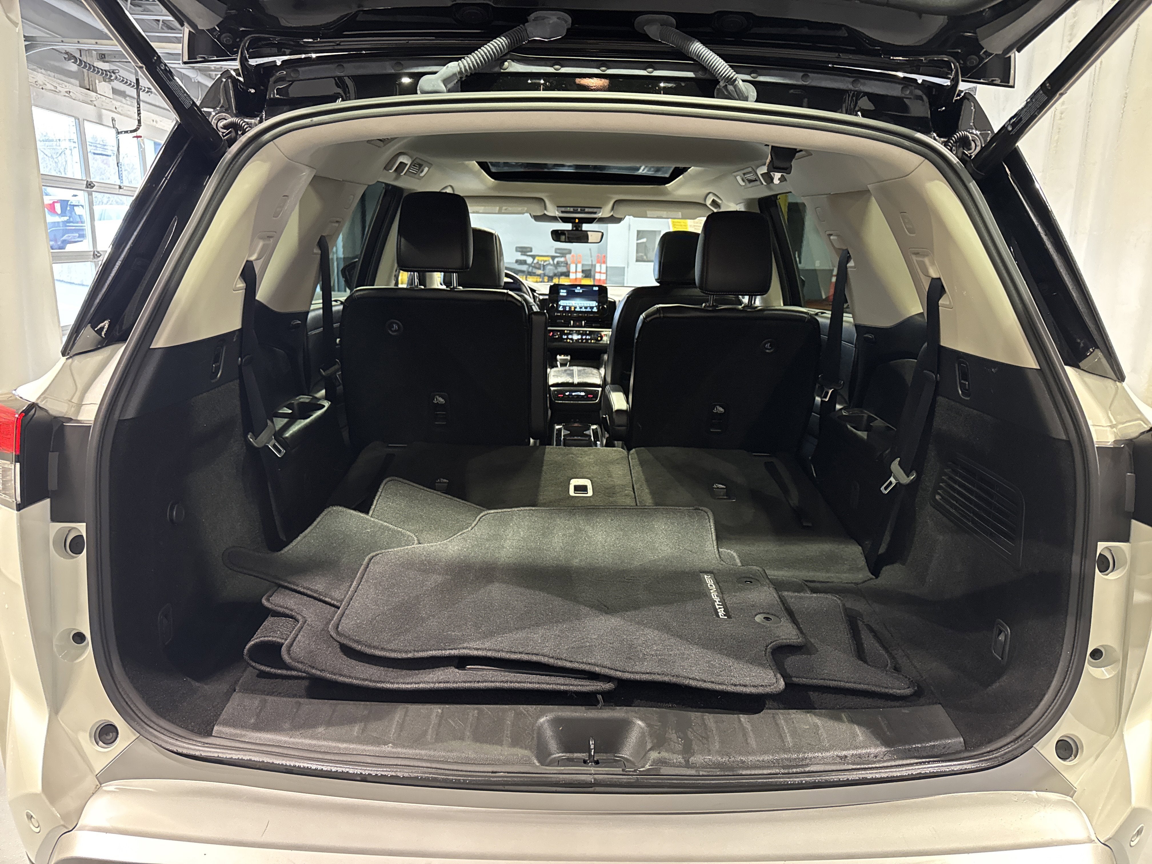 2023 Nissan Pathfinder SL W/Premium Package