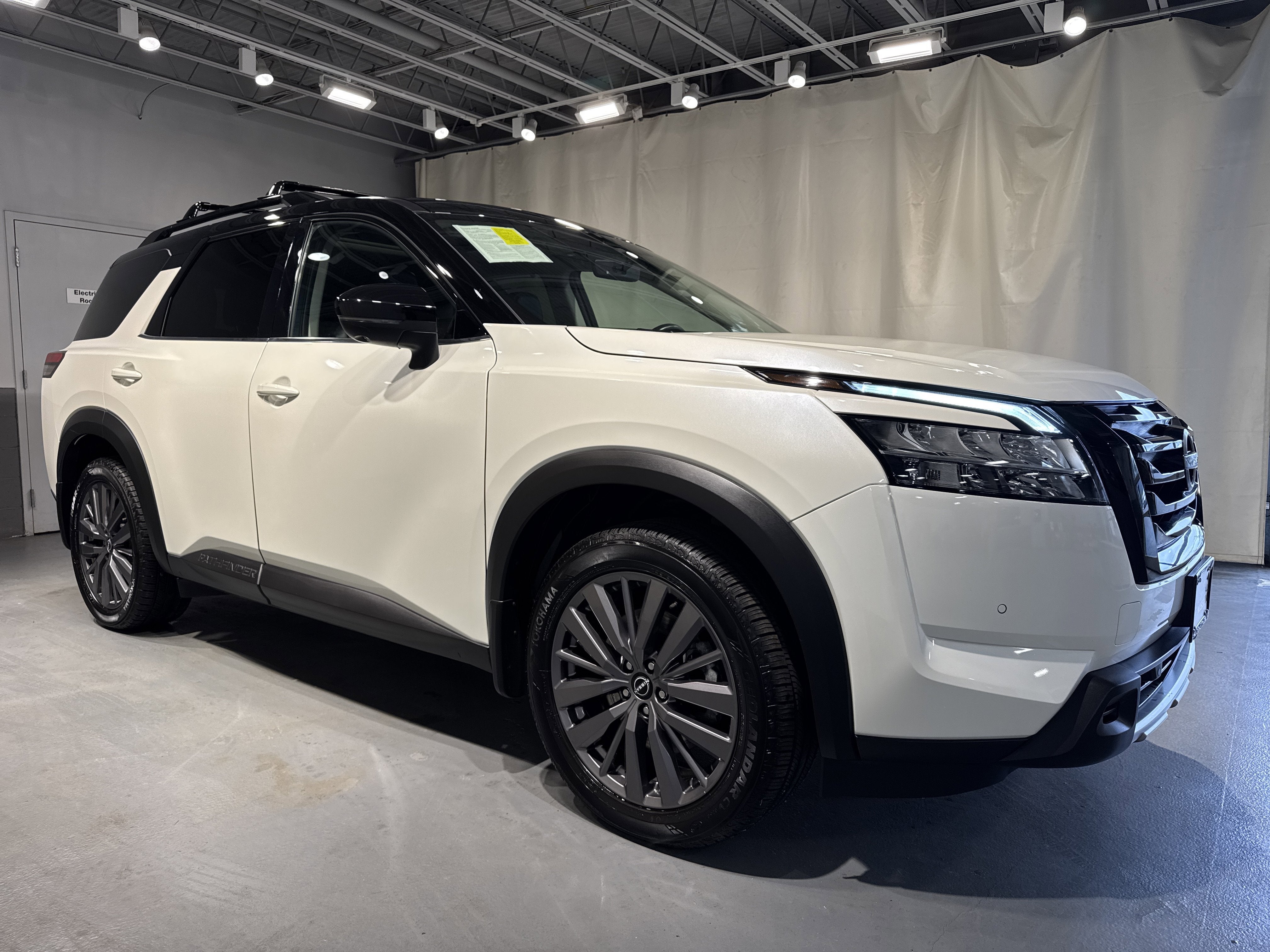 2023 Nissan Pathfinder SL W/Premium Package