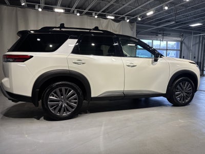 2023 Nissan Pathfinder SL W/Premium Package