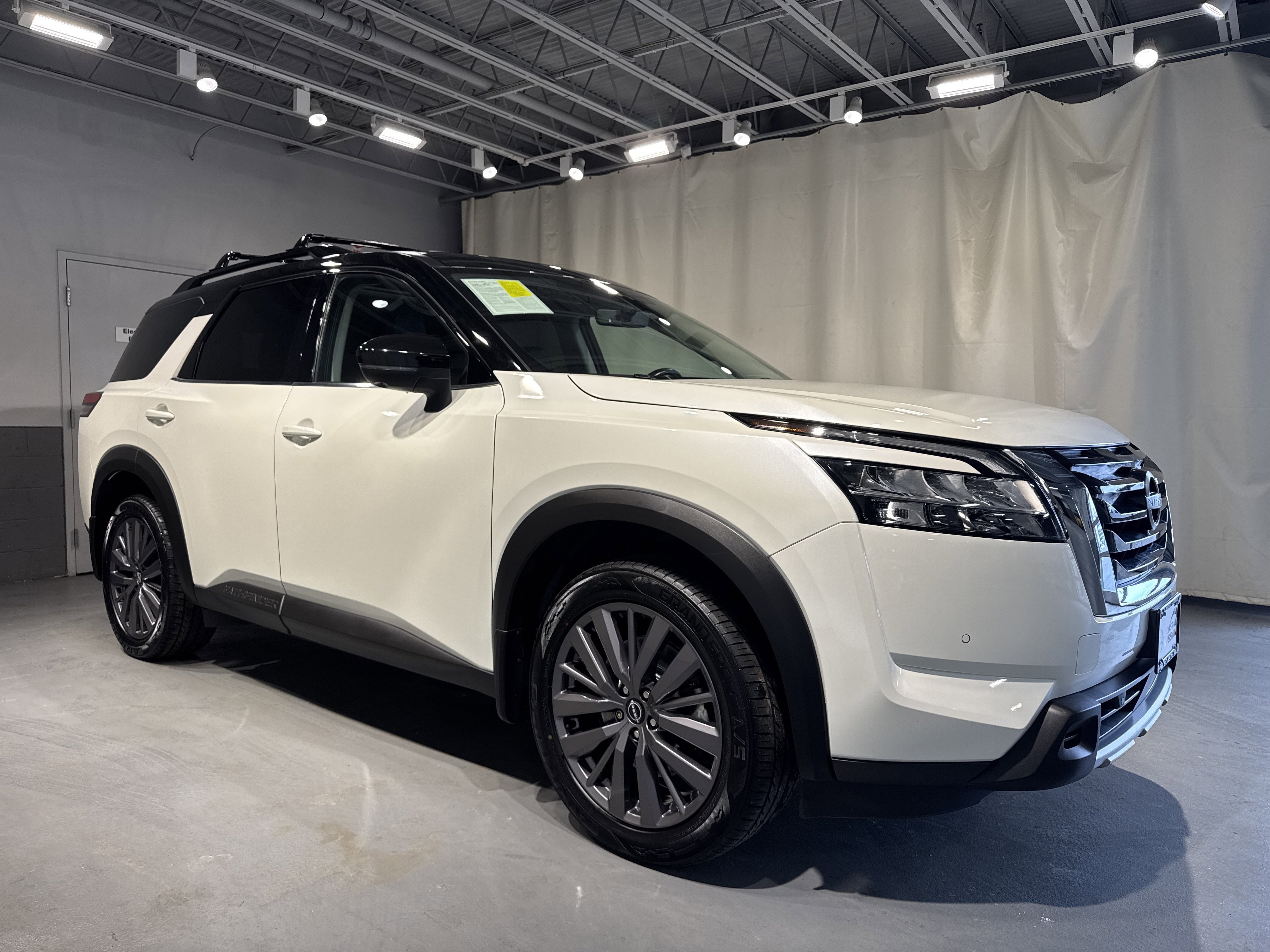 2023 Nissan Pathfinder SL W/Premium Package