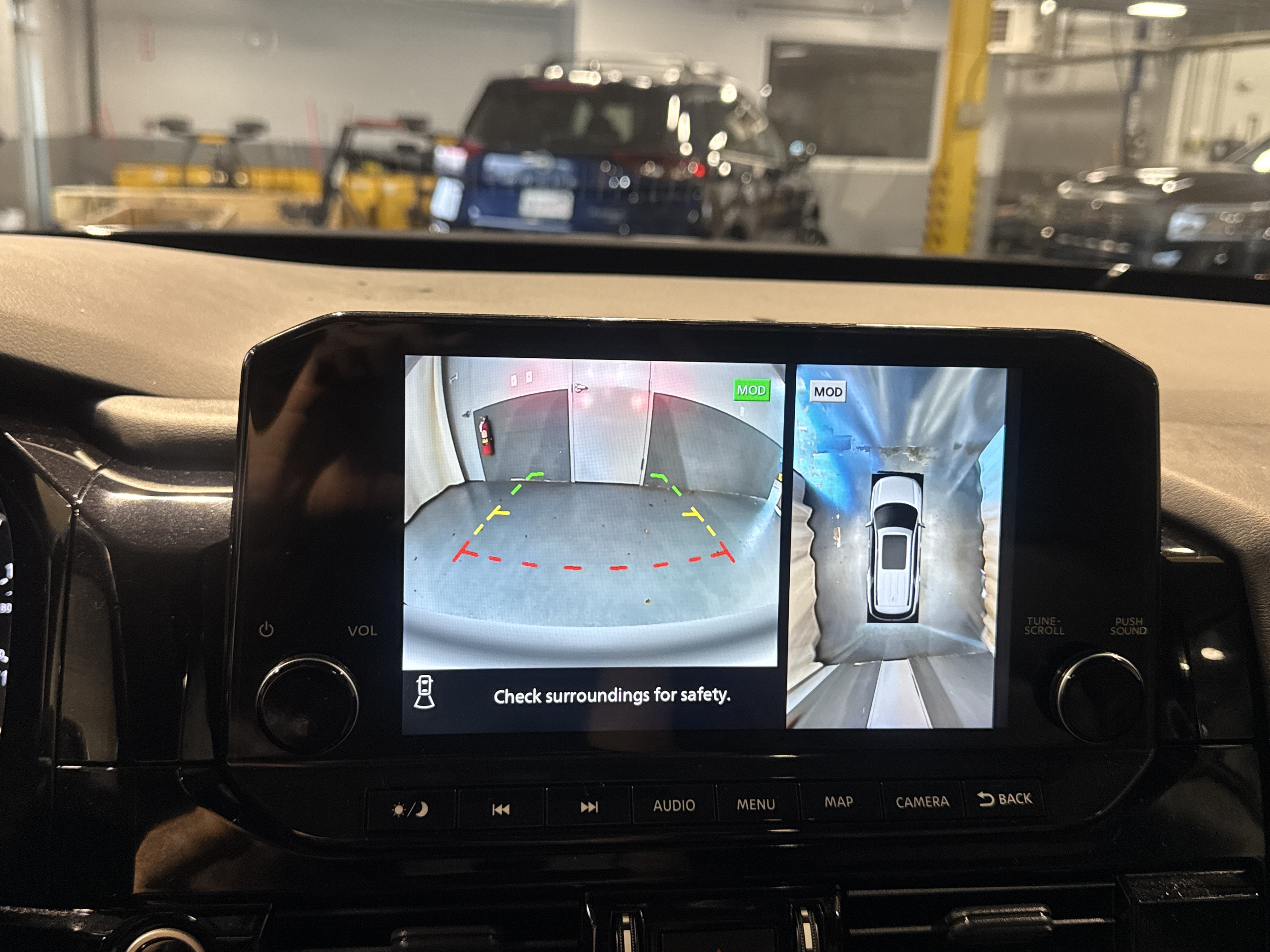 2024 Nissan Pathfinder SL W/Premium Package