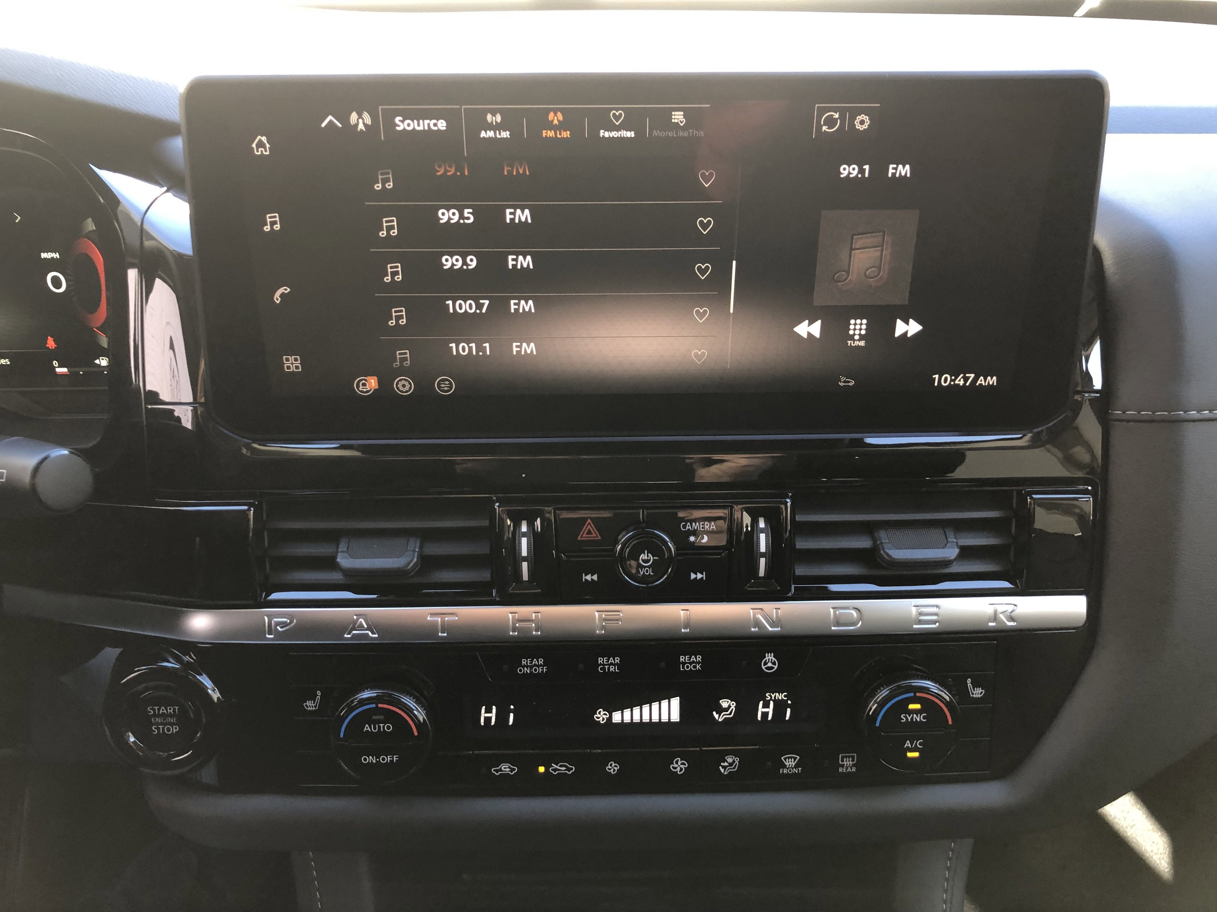 2026 Nissan Pathfinder SL