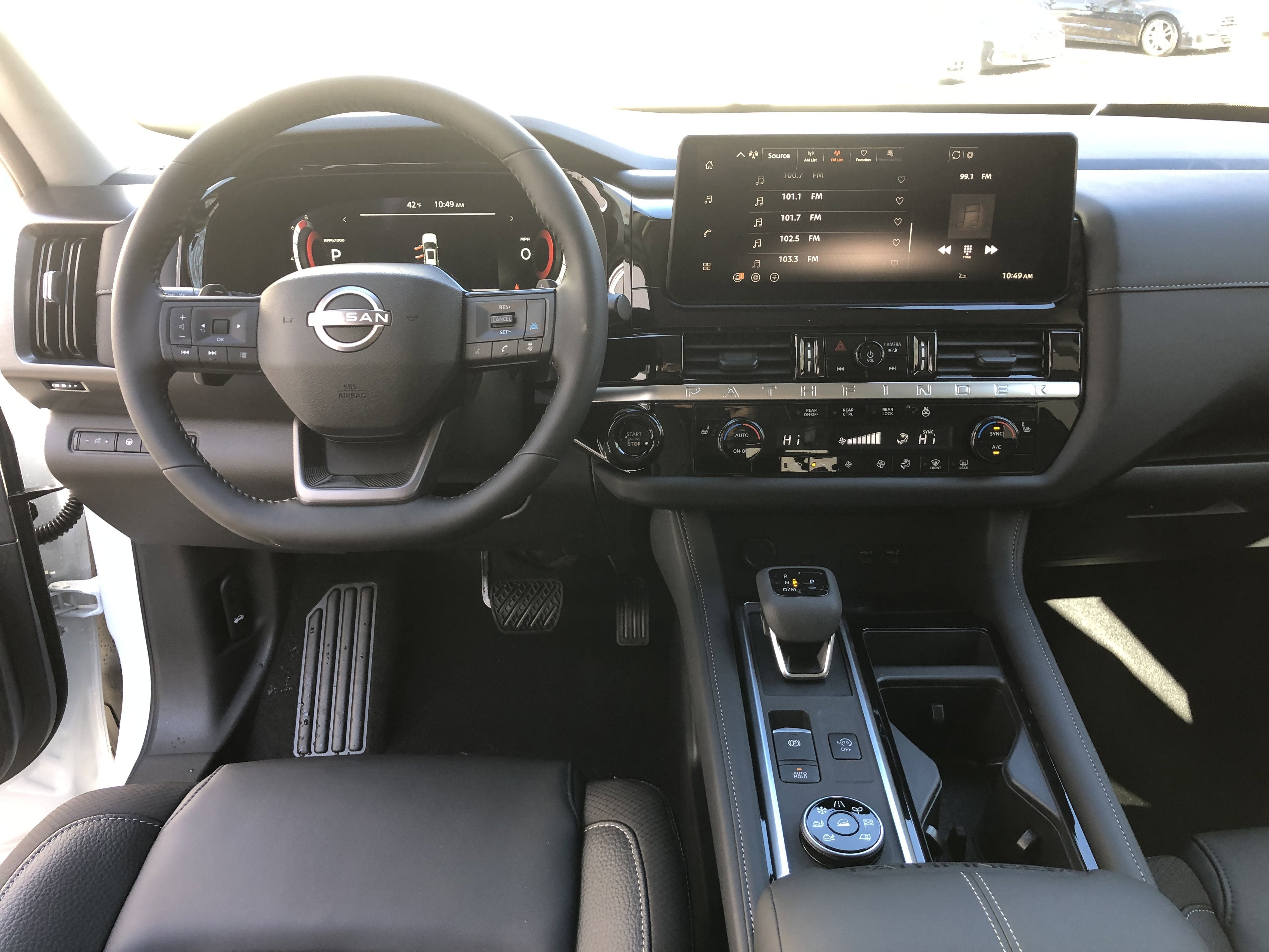 2026 Nissan Pathfinder SL