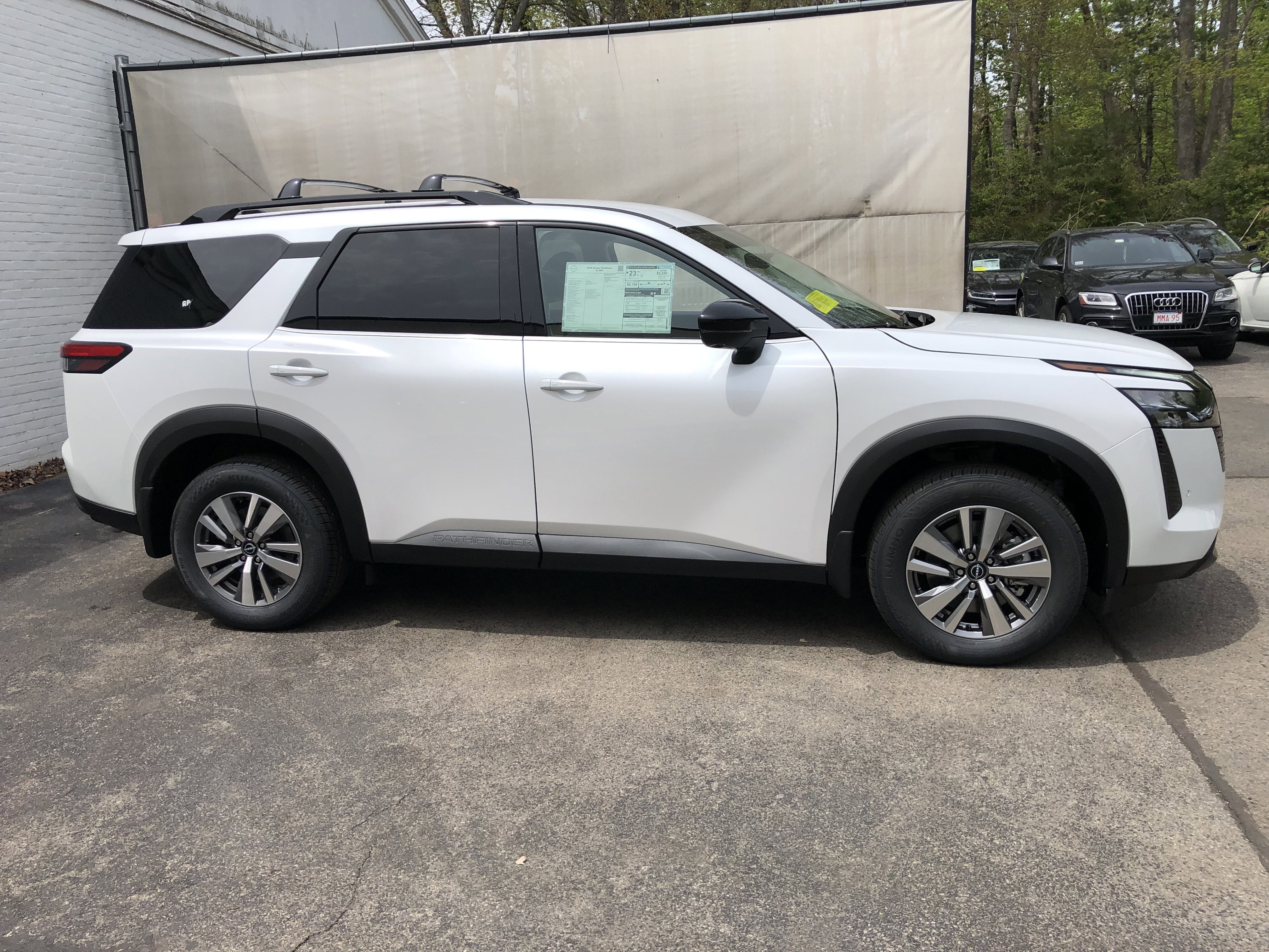 2026 Nissan Pathfinder SL